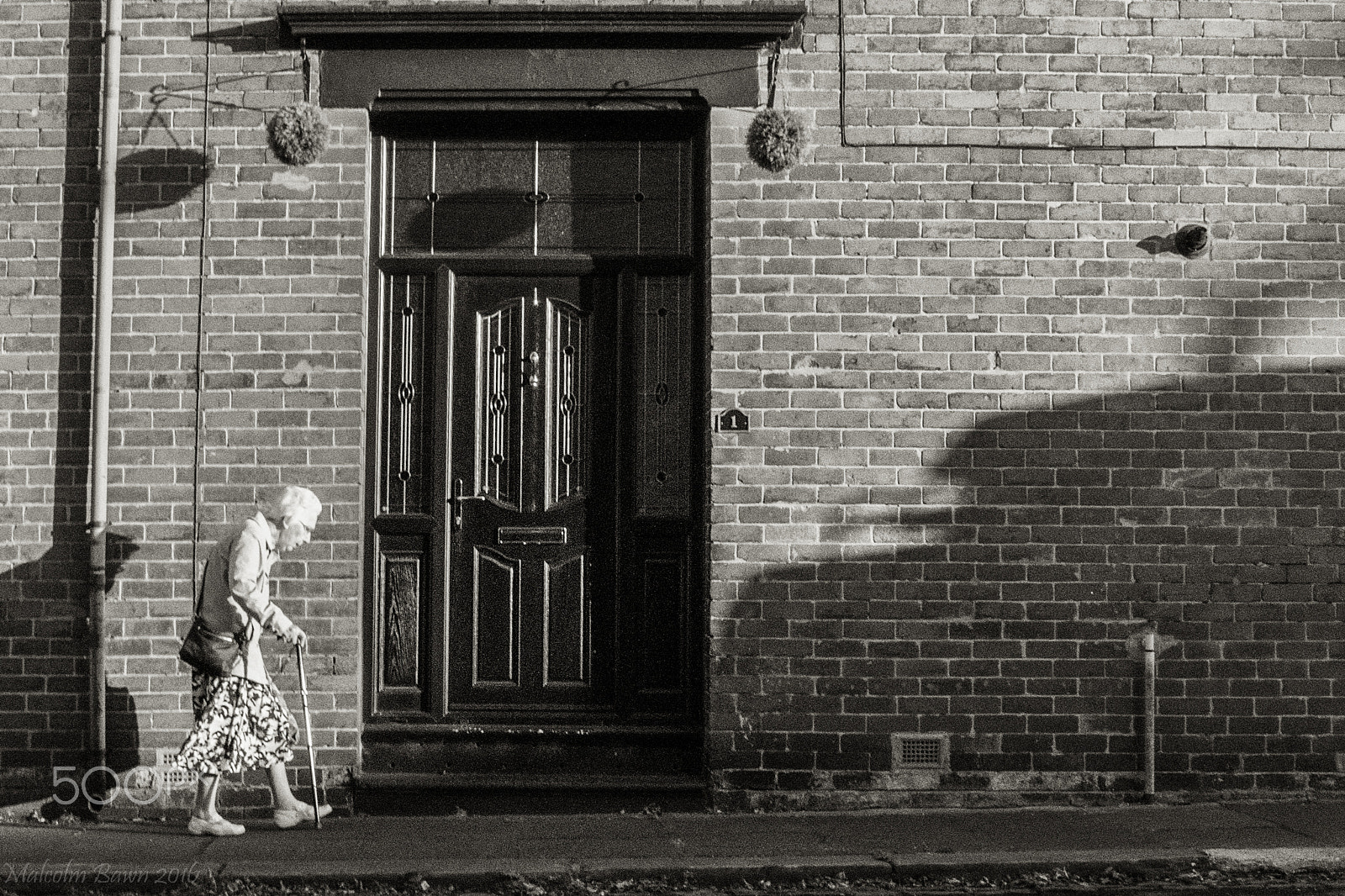 Sigma 18-250mm F3.5-6.3 DC OS HSM sample photo. Little old lady photography