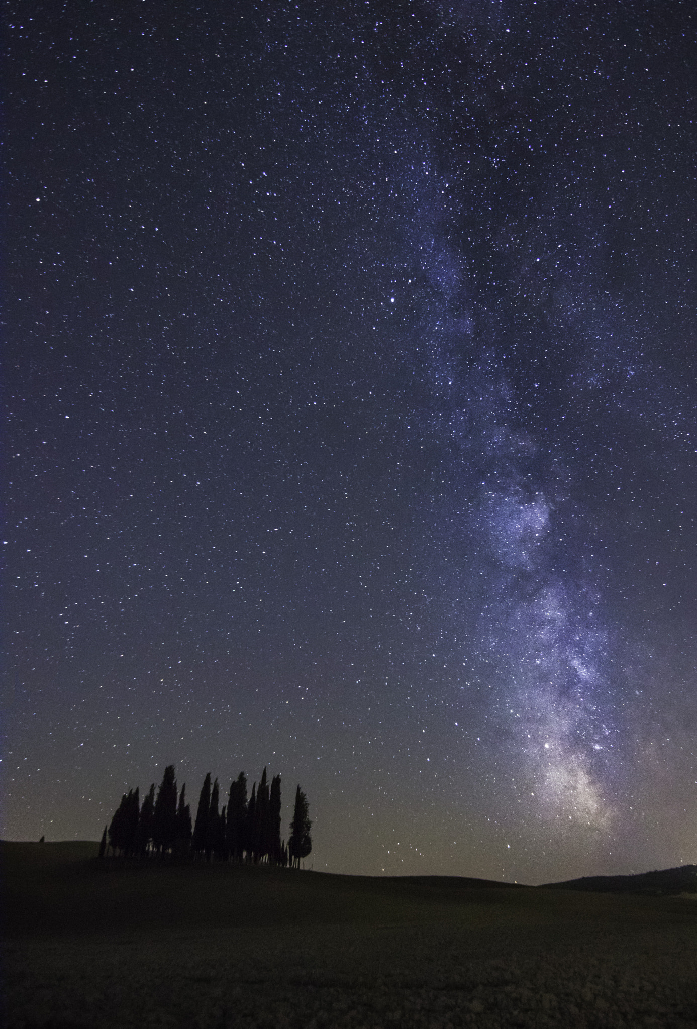 Canon EOS 750D (EOS Rebel T6i / EOS Kiss X8i) + Tokina AT-X 11-20 F2.8 PRO DX Aspherical 11-20mm f/2.8 sample photo. Milk way at cipresso di san quirico d'orcia - tuscany, italy photography