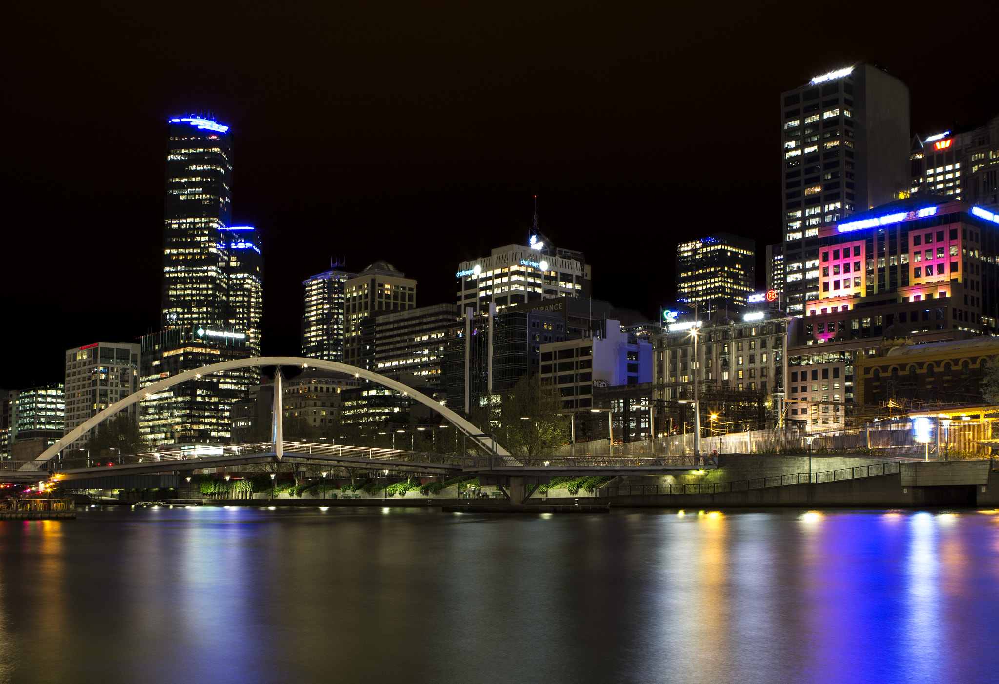 Canon EOS 600D (Rebel EOS T3i / EOS Kiss X5) + Canon EF 24-70mm F2.8L USM sample photo. Melbourne foot bridge photography