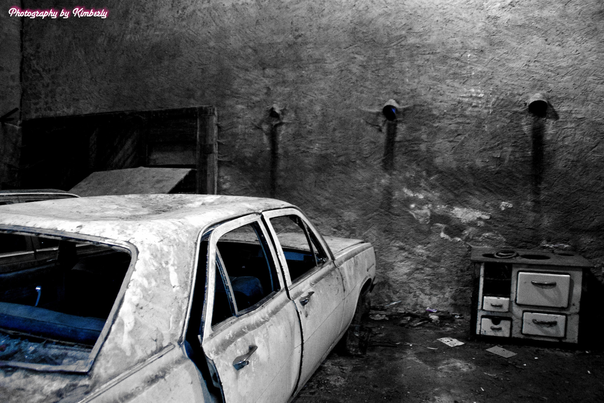 Sony SLT-A68 sample photo. Abandoned garage photography