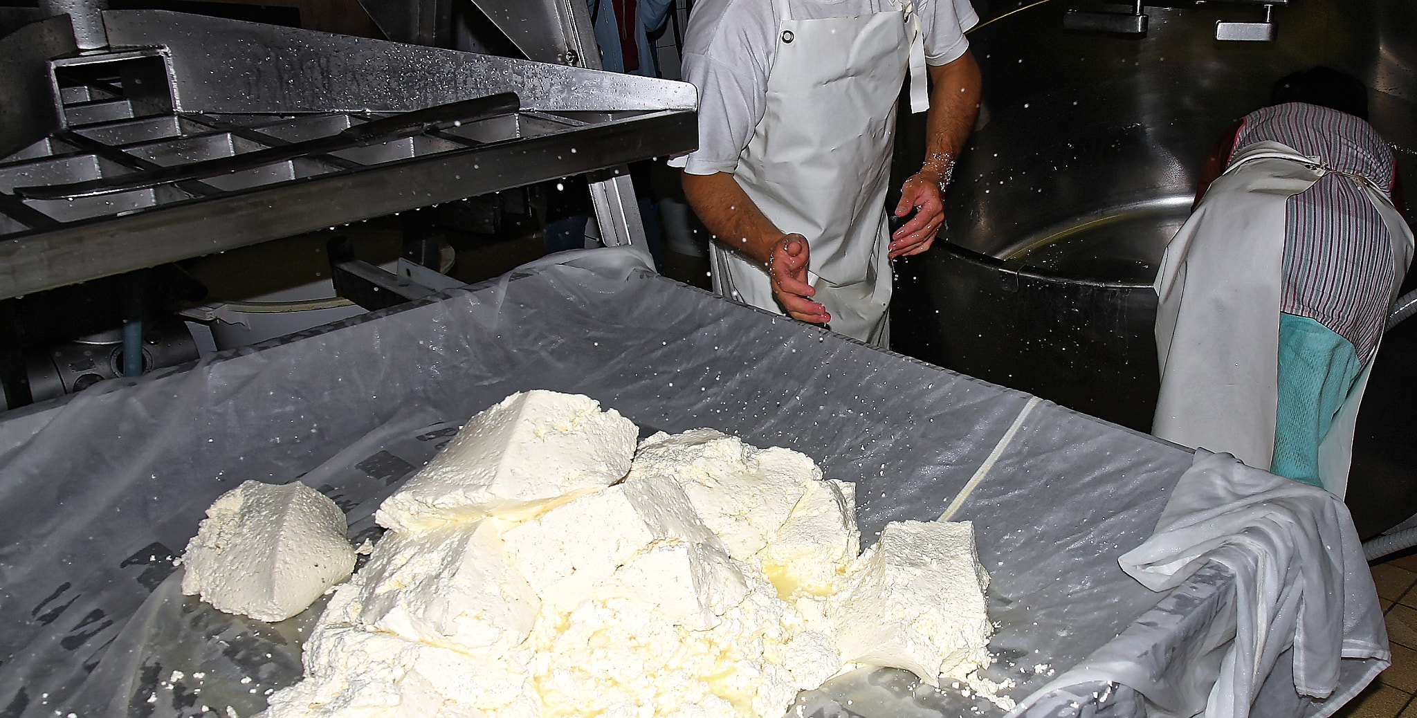 Sigma 17-70mm F2.8-4 DC Macro OS HSM sample photo. Making with love auvergne cheese photography