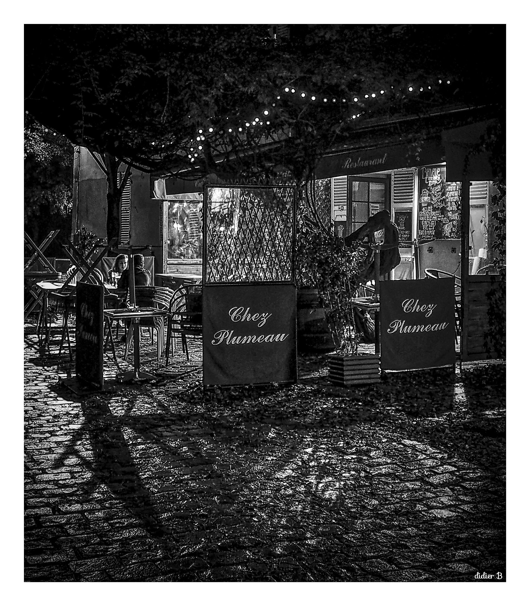 Olympus OM-D E-M10 II sample photo. Montmartre la nuit photography