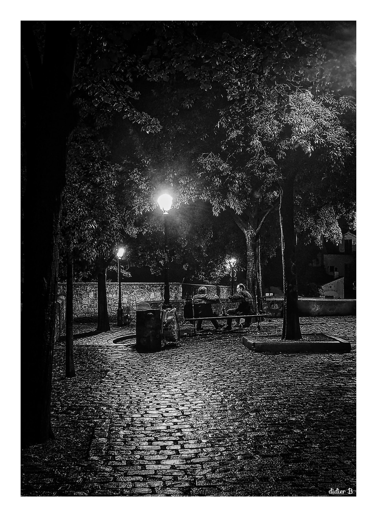Olympus OM-D E-M10 II sample photo. Montmartre la nuit photography