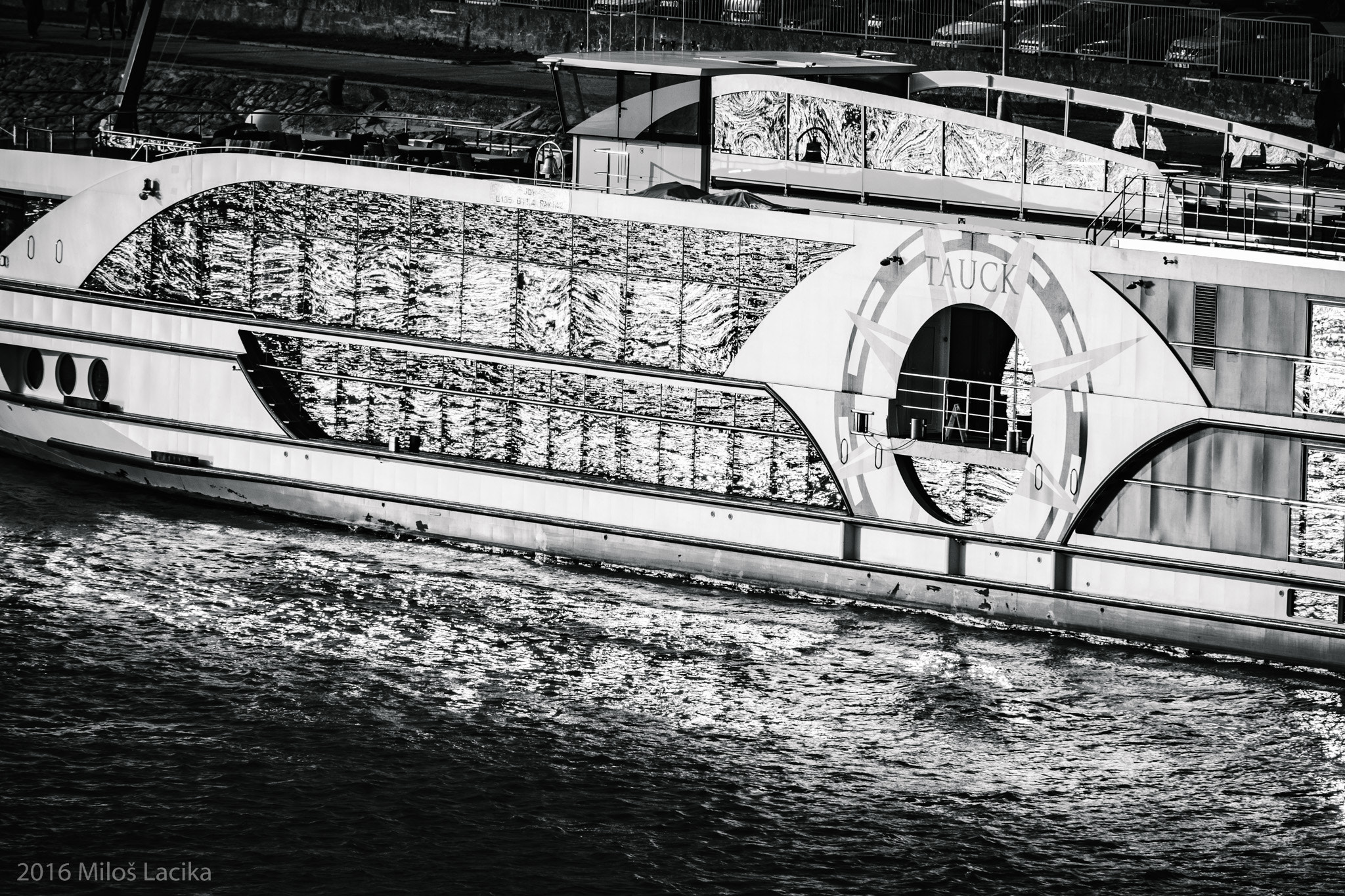 Fujifilm X-Pro1 + Fujifilm XF 55-200mm F3.5-4.8 R LM OIS sample photo. White river photography