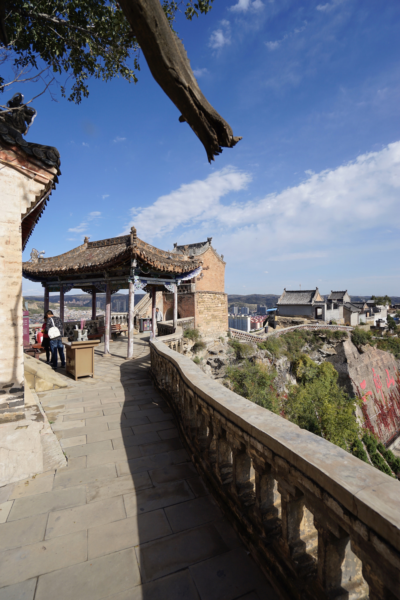 Sony a7 II + Sony Vario-Tessar T* FE 16-35mm F4 ZA OSS sample photo. 登二郎山 photography