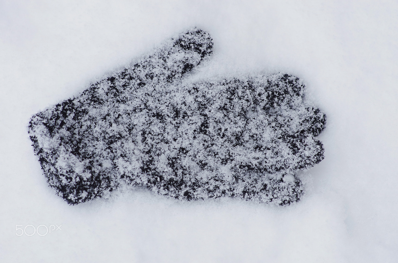 Pentax K-5 sample photo. Glove snow photography