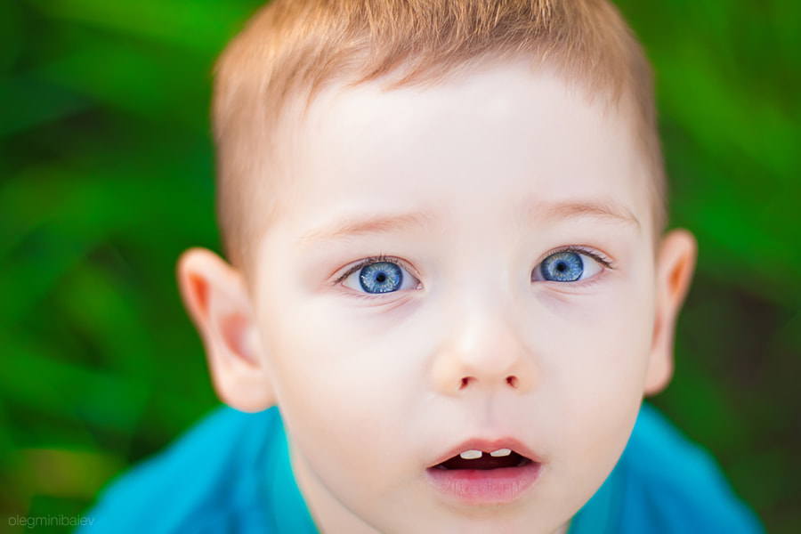 Canon EOS 40D + Canon EF 50mm F1.4 USM sample photo. Looking a little red-haired child photography