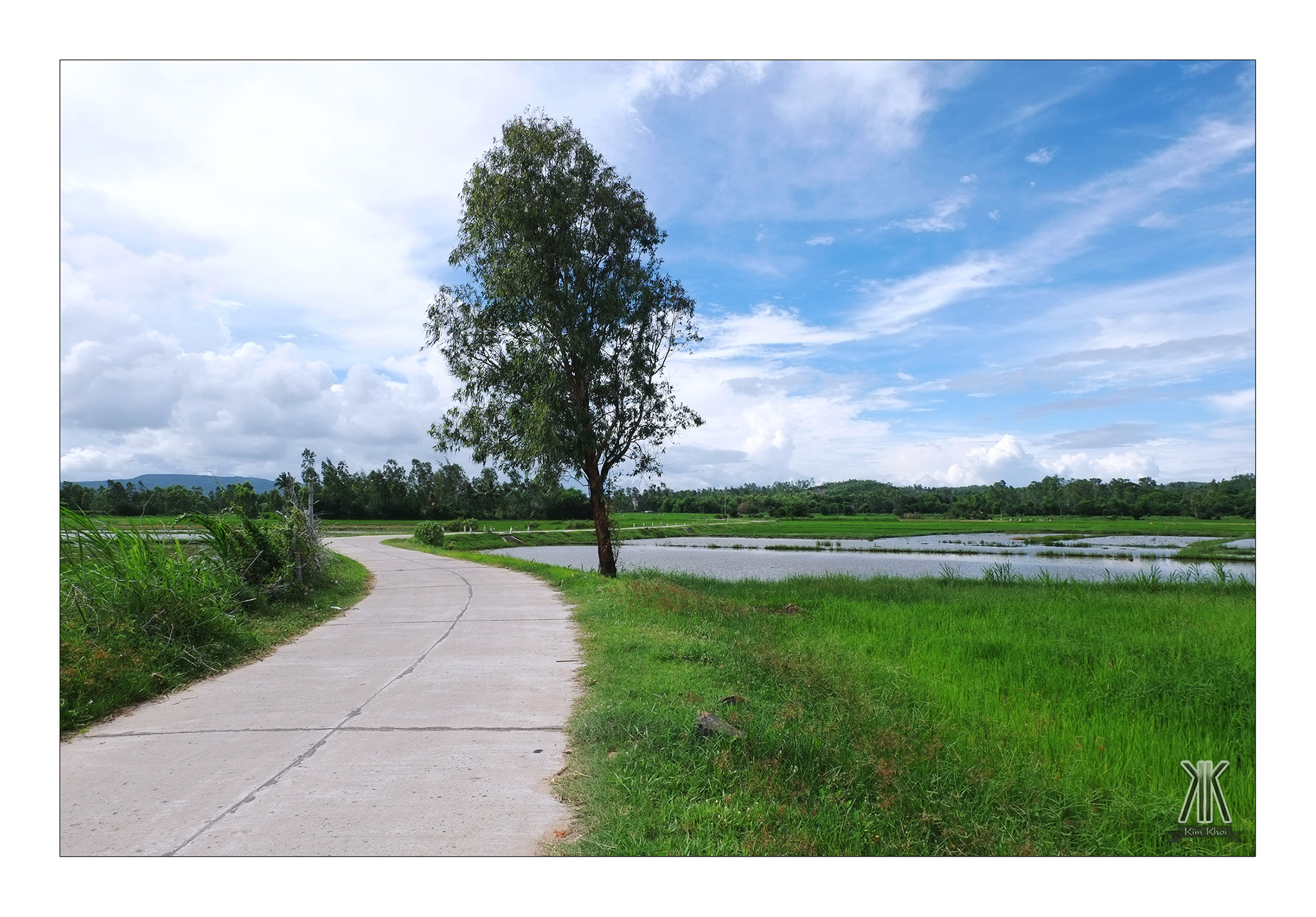Fujifilm XC 16-50mm F3.5-5.6 OIS II sample photo. Country road photography