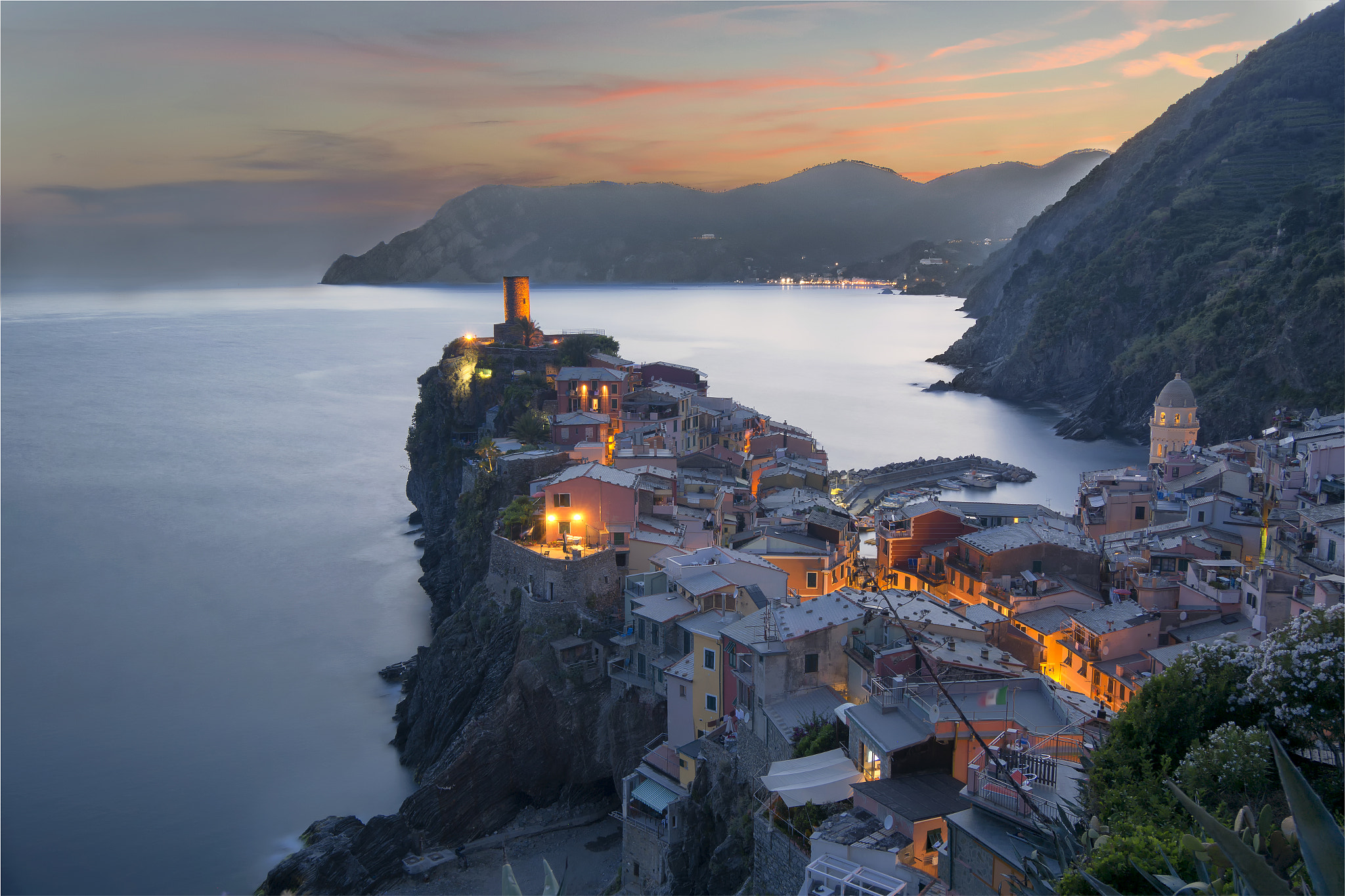 Samsung NX30 + Samsung NX 12-24mm F4-5.6 ED sample photo. Vernazza photography