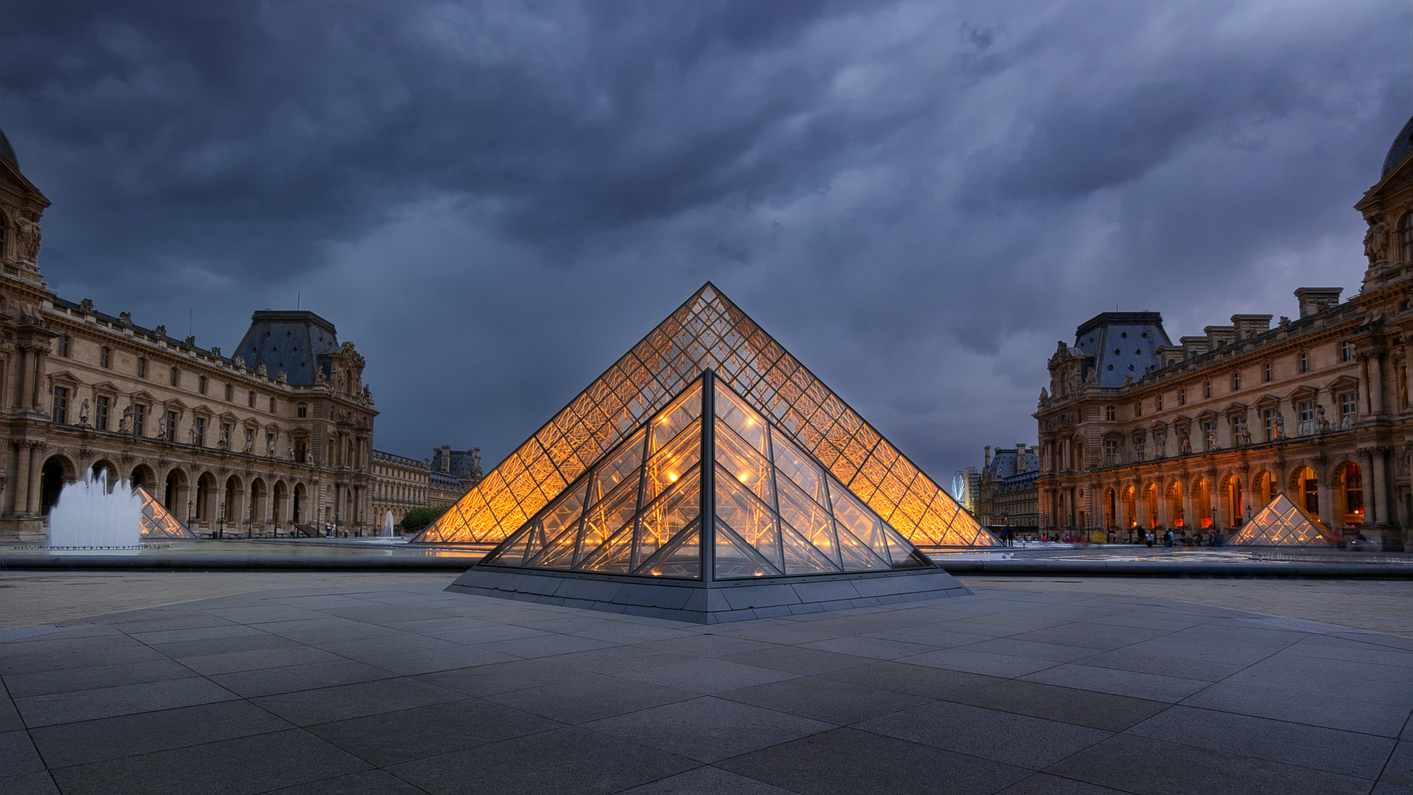 Samsung NX30 + Samsung NX 12-24mm F4-5.6 ED sample photo. Louvre photography