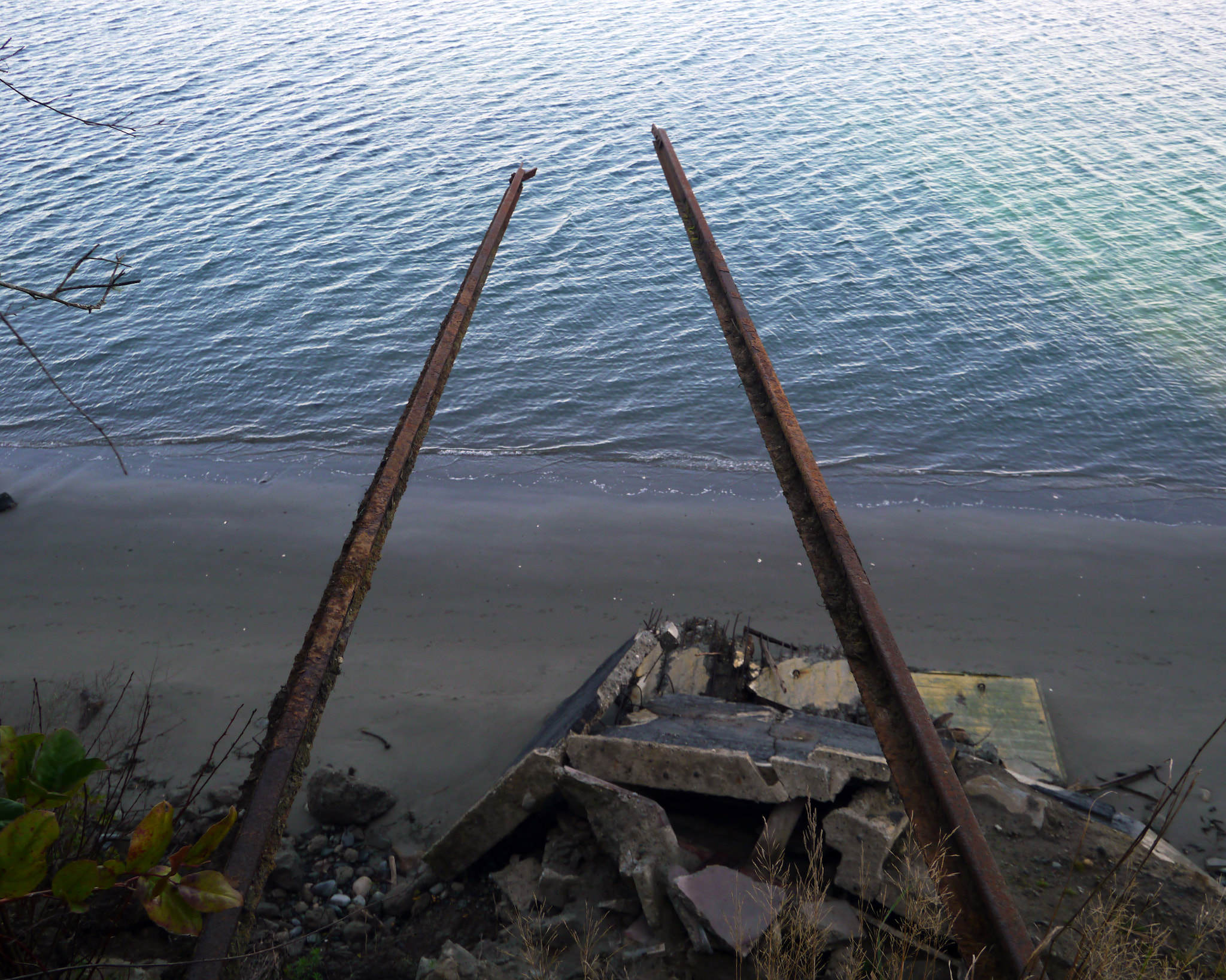 LUMIX G VARIO PZ 14-42/F3.5-5.6 sample photo. Fallen train photography
