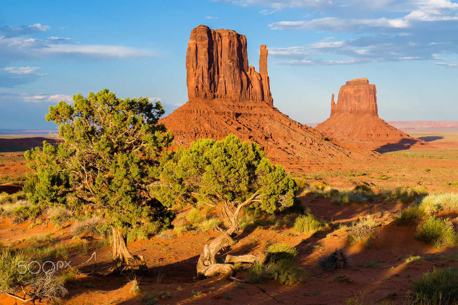 Nikon D5500 + Nikon AF-S DX Nikkor 16-80mm F2.8-4E ED VR sample photo. Late afternoon at monument valley photography