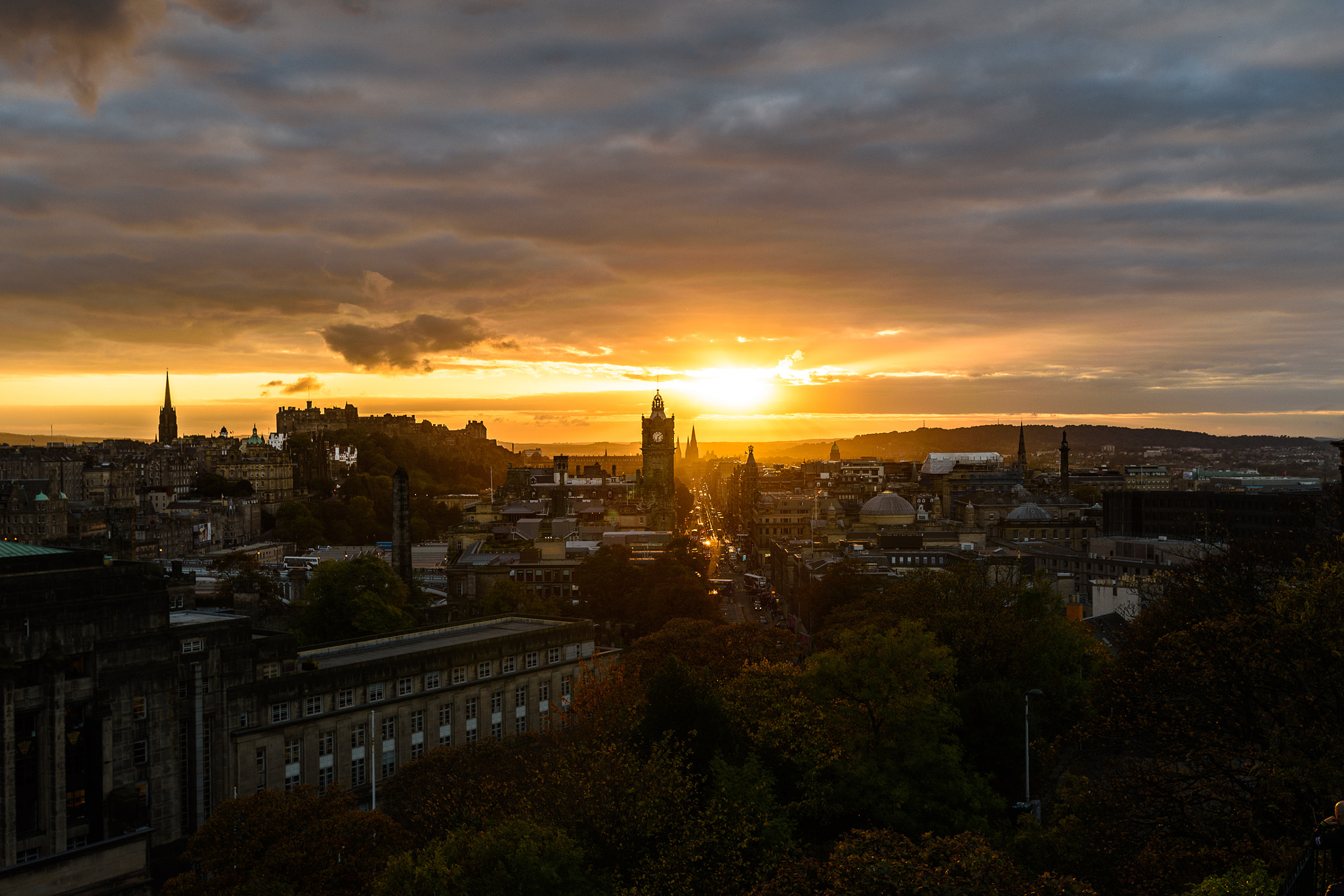 Nikon D810 + Nikon AF-S Nikkor 200-400mm F4G ED-IF VR sample photo. Sunset over edinburgh photography