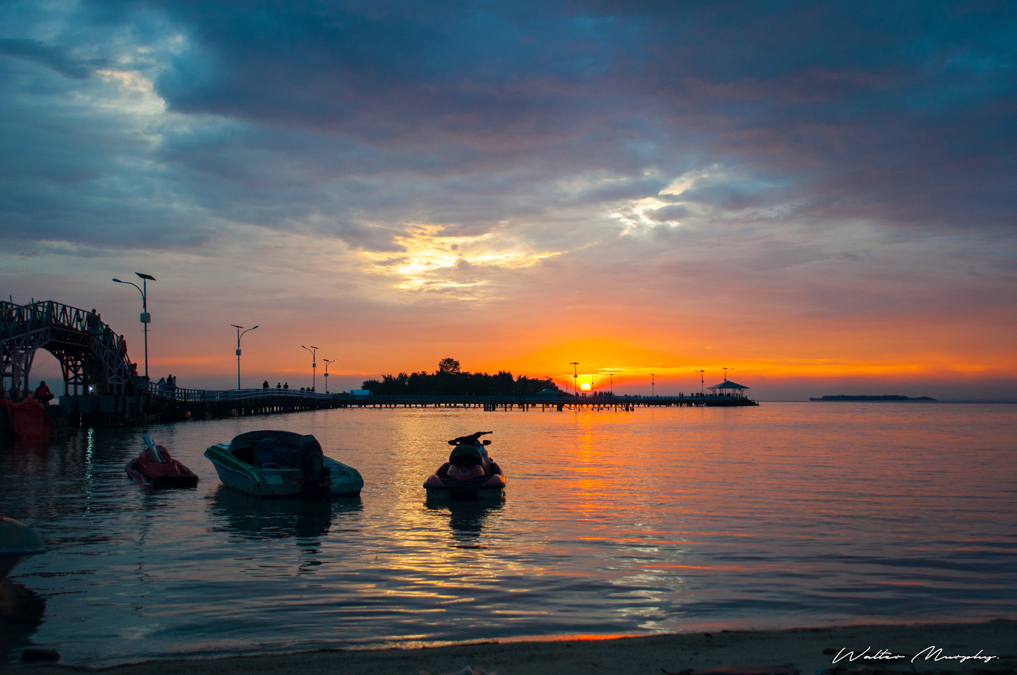 Nikon D90 + AF Nikkor 24mm f/2.8 sample photo. Sunrise photography