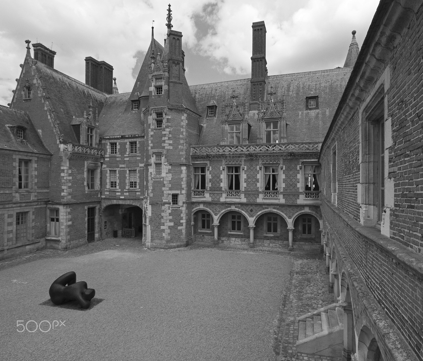 Canon EOS 80D + Sigma 10-20mm F4-5.6 EX DC HSM sample photo. The inner court of chateau de mainenon photography