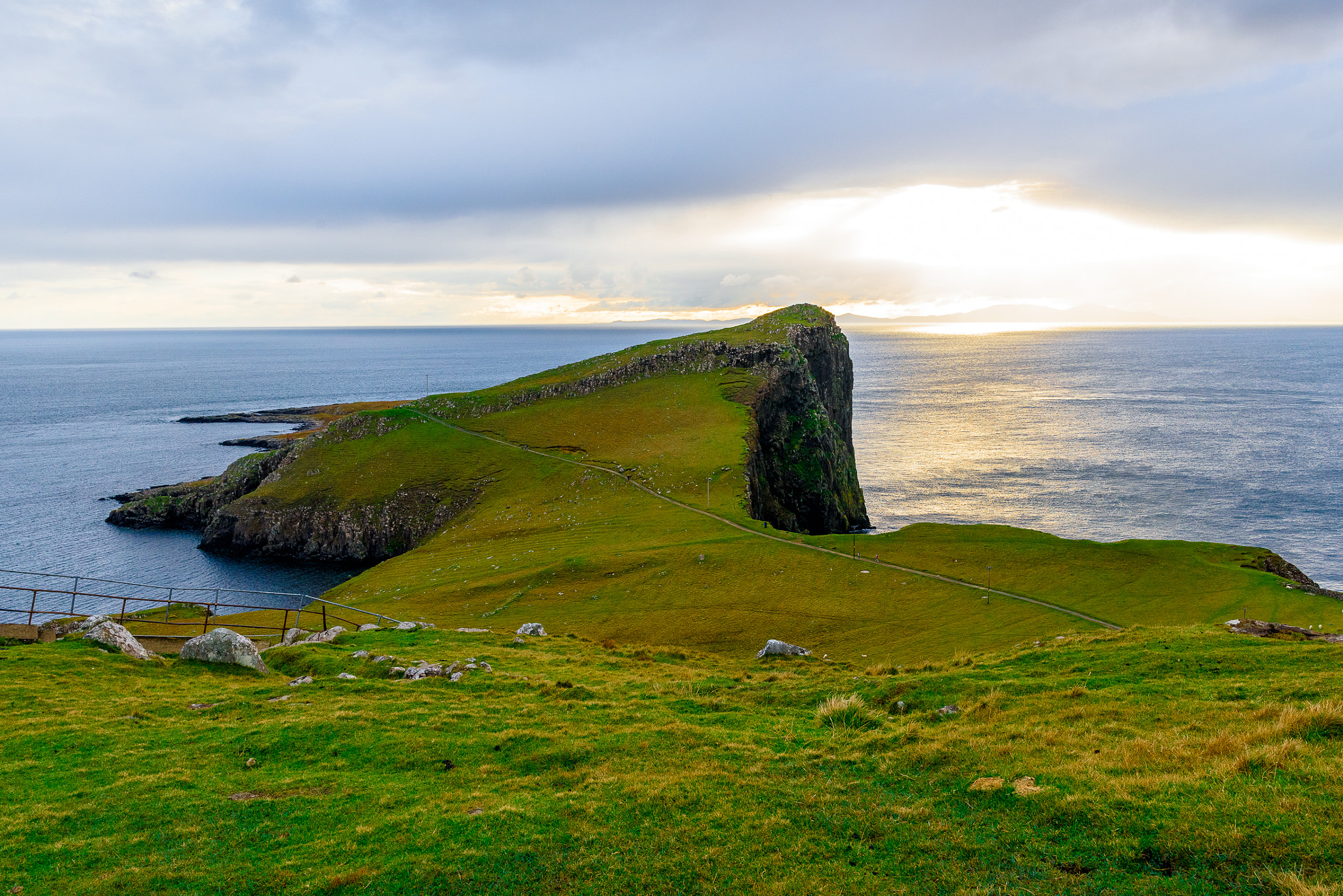 Nikon D810 + Nikon AF-S Nikkor 200-400mm F4G ED-IF VR sample photo. Neist point lighthouse photography