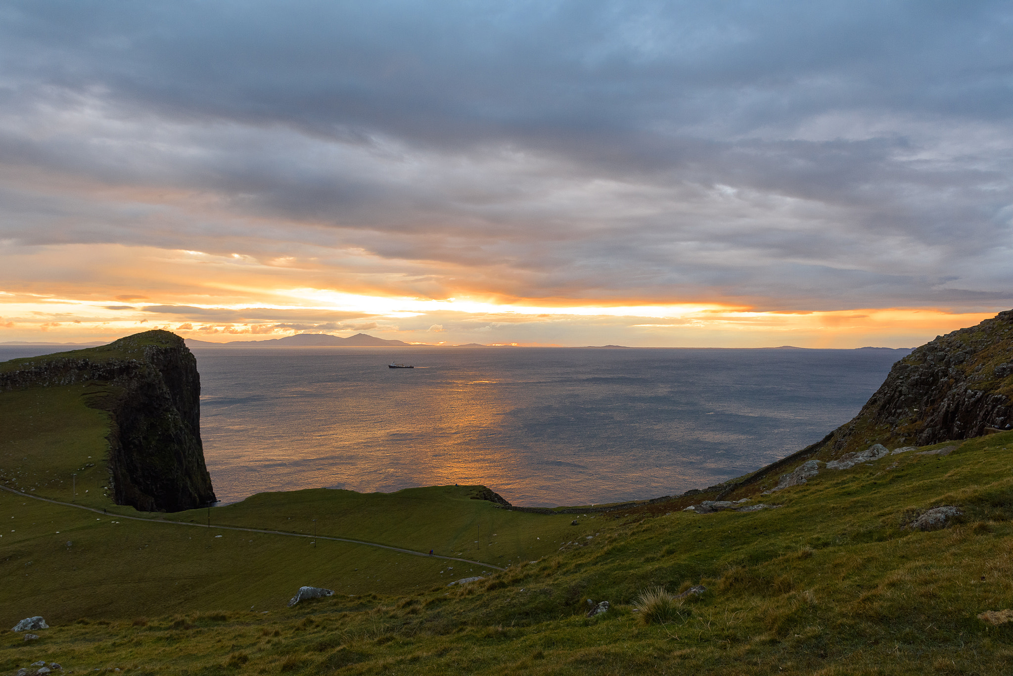 Nikon D810 + Nikon AF-S Nikkor 200-400mm F4G ED-IF VR sample photo. Neist point photography