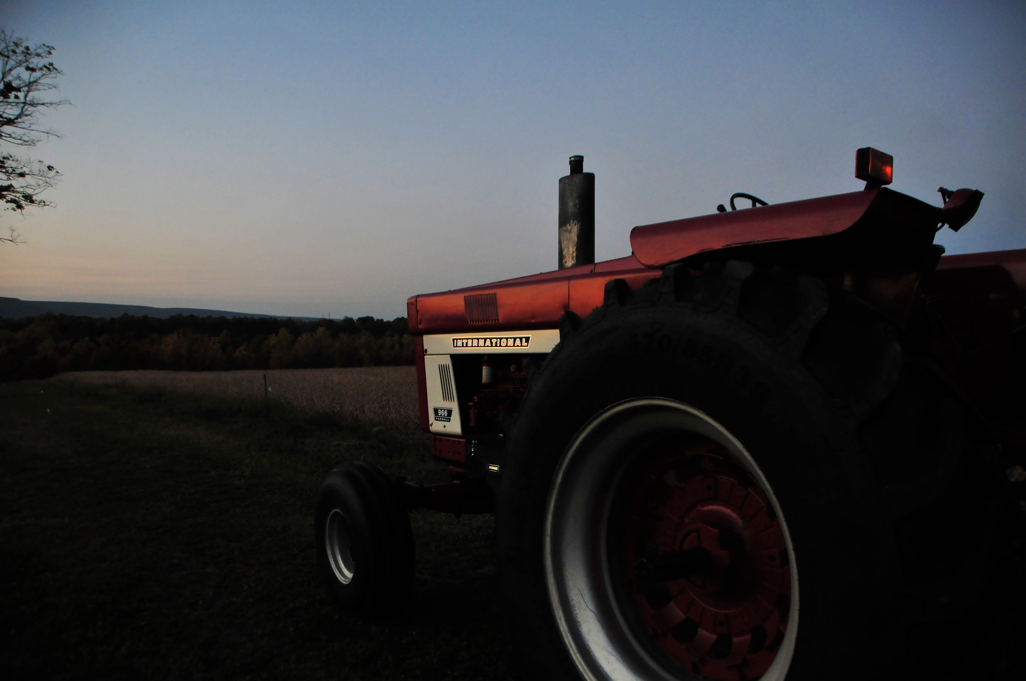 Nikon D300 sample photo. International tractor photography