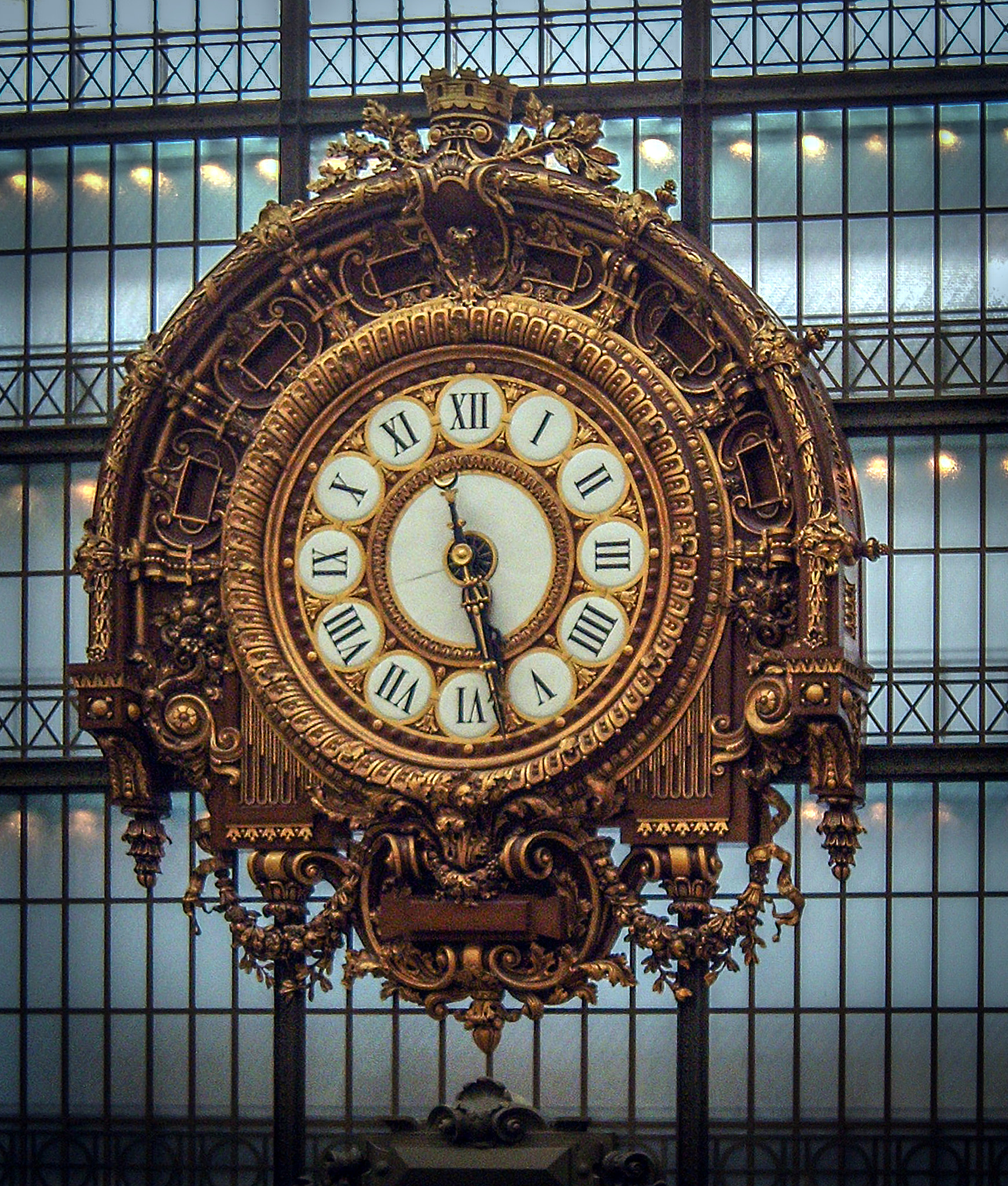 Fujifilm FinePix A210 sample photo. Gilded clock photography