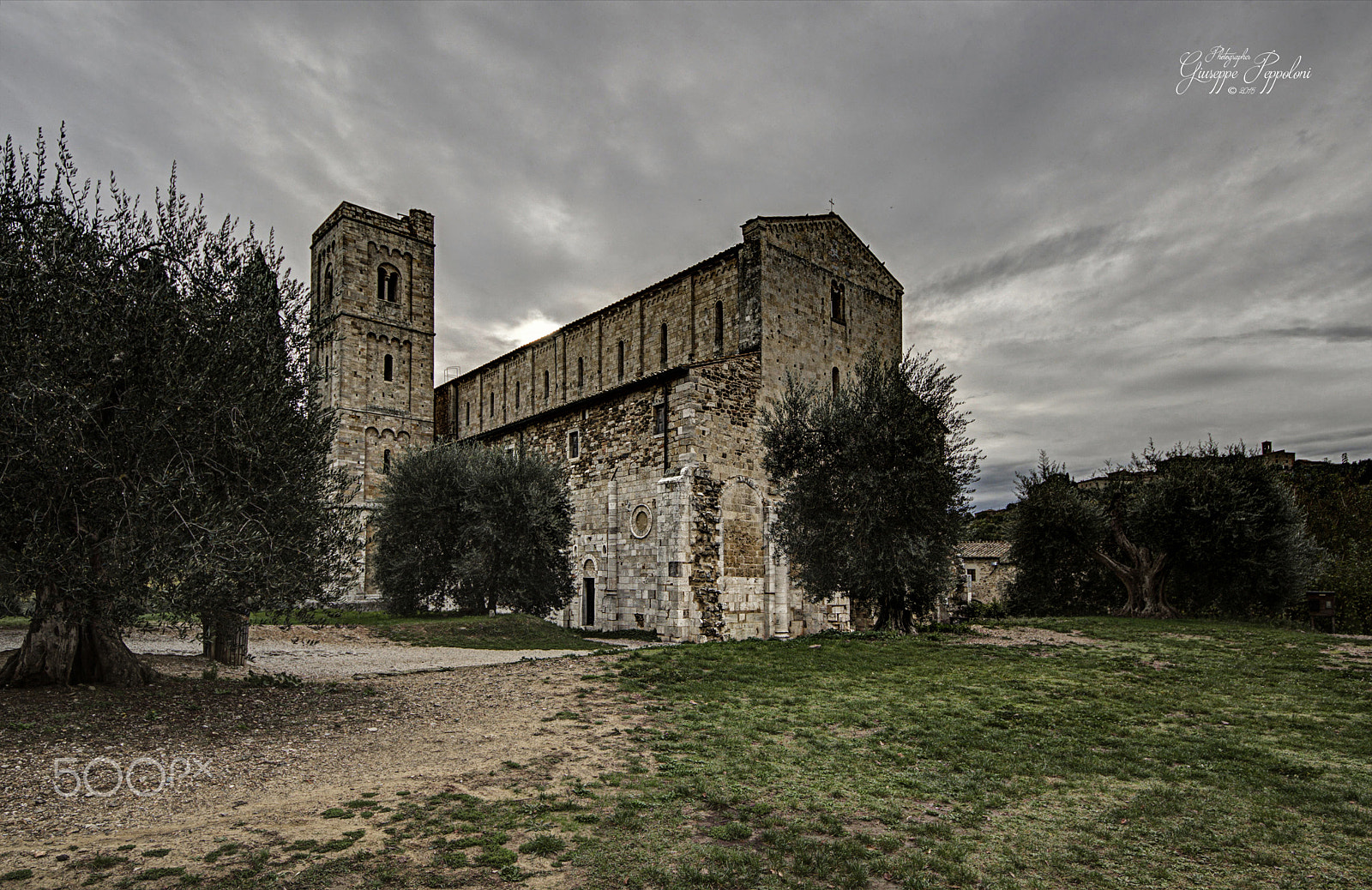 Sigma 8-16mm F4.5-5.6 DC HSM sample photo. Abbazia sant'antimo (si) photography