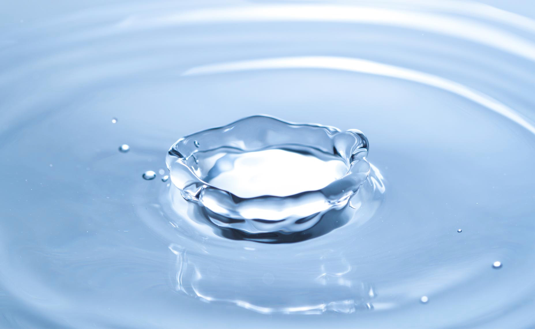 Canon EF 100mm F2.8 Macro USM sample photo. Drop in the water photography