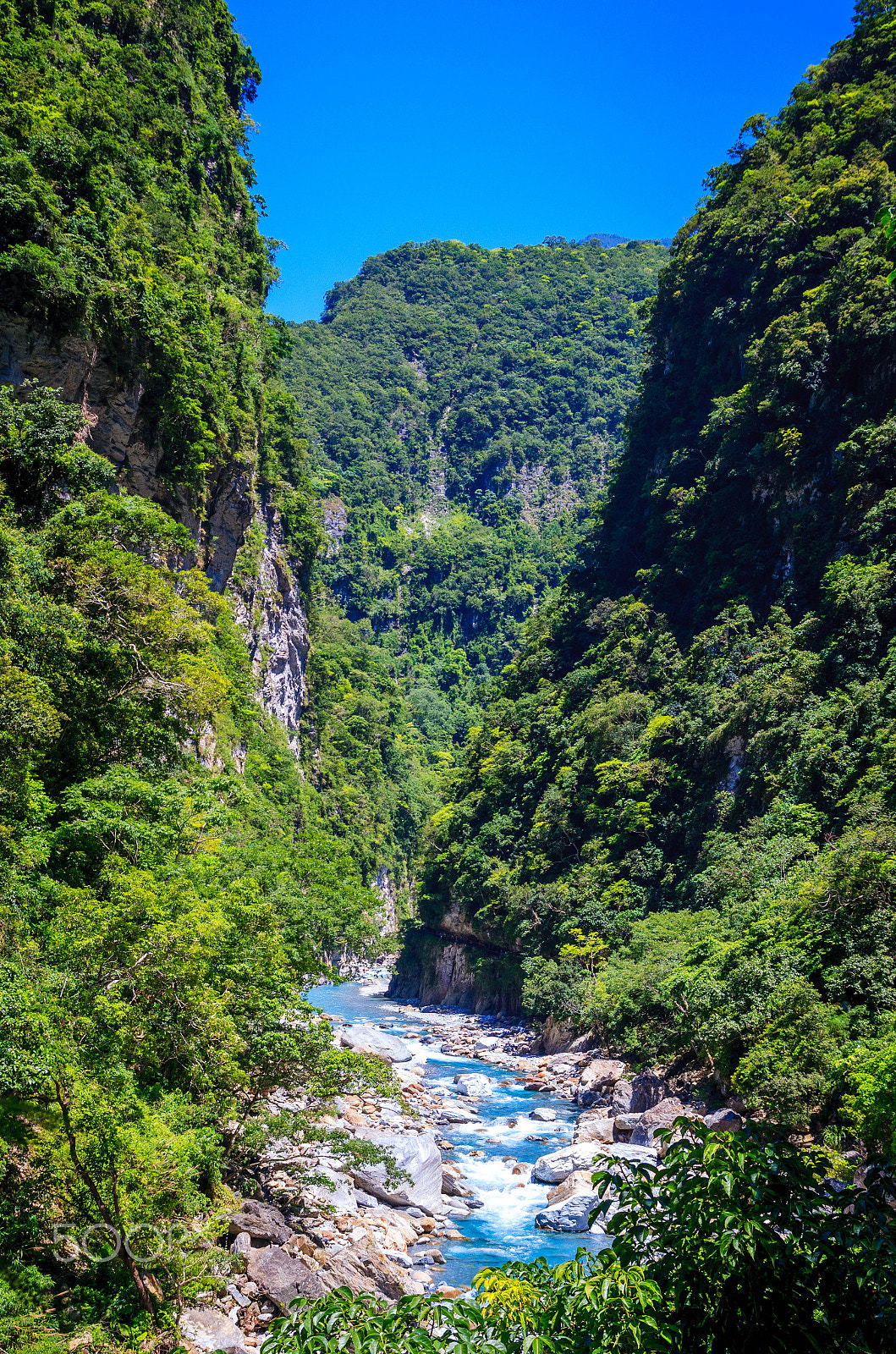Sigma 17-70mm F2.8-4 DC Macro OS HSM sample photo. Taroko canyon photography