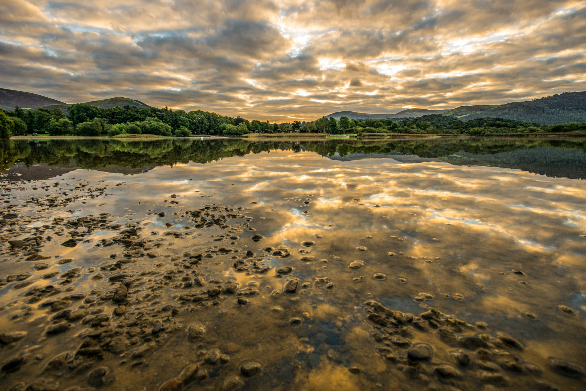 Sony a6000 + Sigma 10-20mm F4-5.6 EX DC HSM sample photo. Derwent water sunrise photography