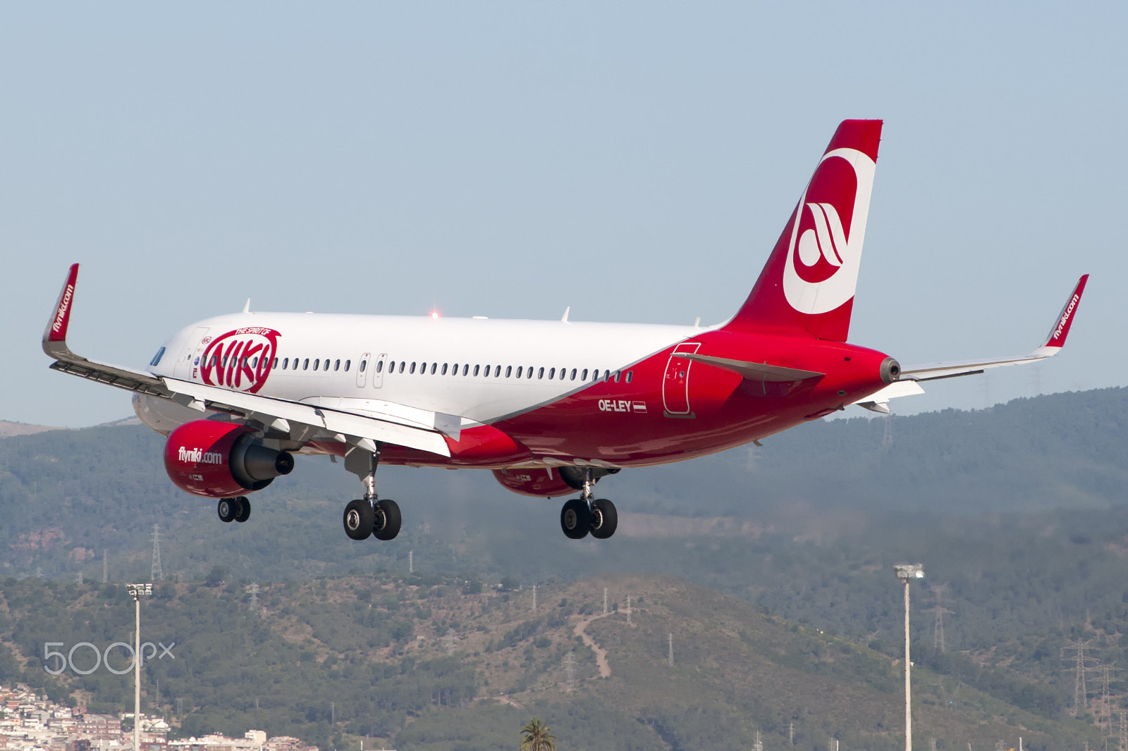 AF Zoom-Nikkor 80-200mm f/2.8 ED sample photo. Fly niki a320-214(wl) oe-ley photography