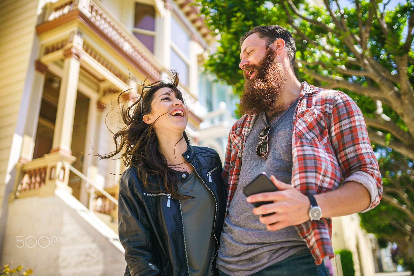 Sony a7R II + Sigma 35mm F1.4 DG HSM Art sample photo. Romantic couple at the painted ladies in san francisco photography
