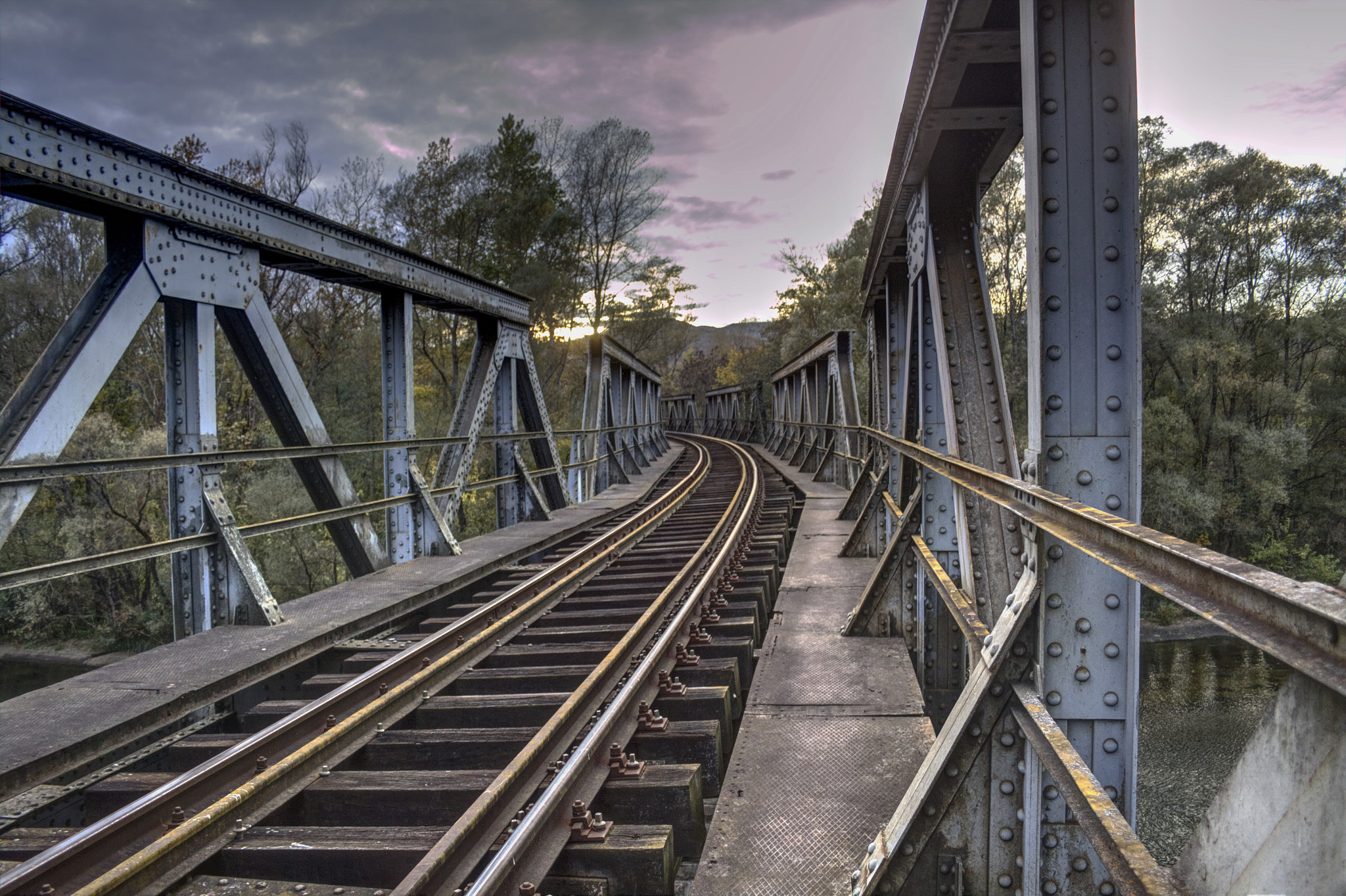 Canon EF-S 18-55mm F3.5-5.6 II sample photo. Railway bridge photography