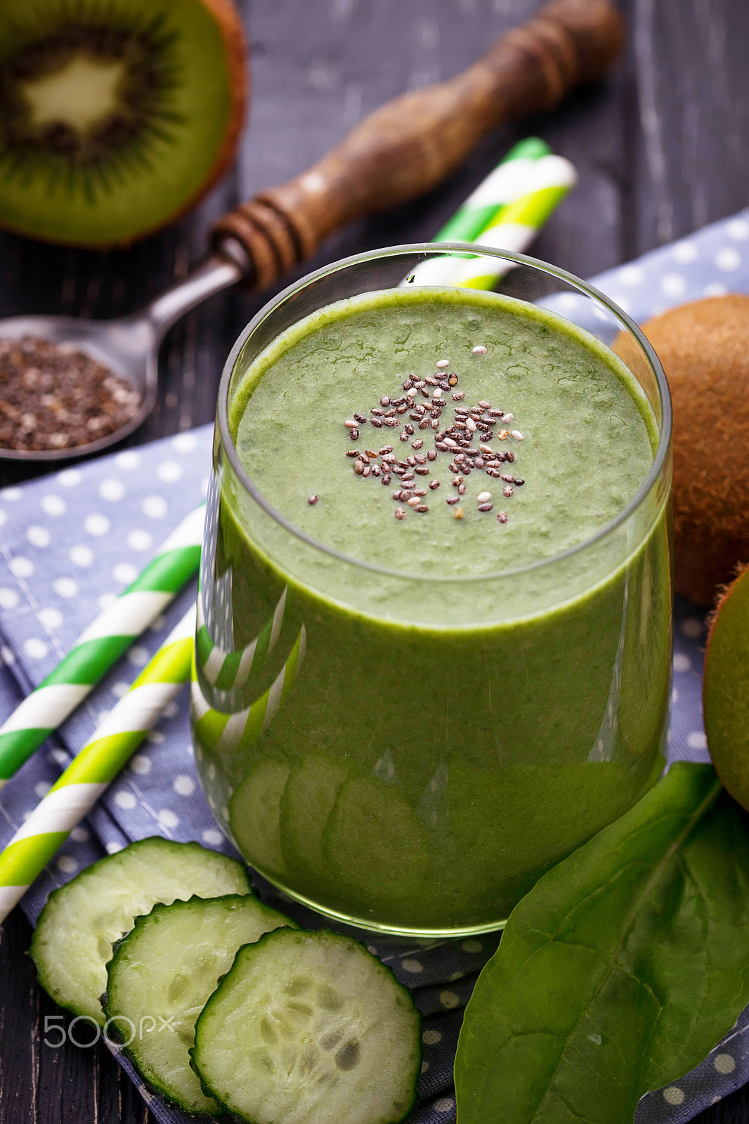 Sigma 105mm F2.8 EX DG OS HSM sample photo. Fresh spinach smoothie with kiwi and cucumber photography