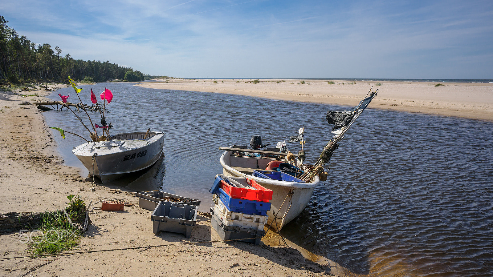 Sony Alpha NEX-6 + Sony E 20mm F2.8 sample photo. Boats on the bank of baltic photography