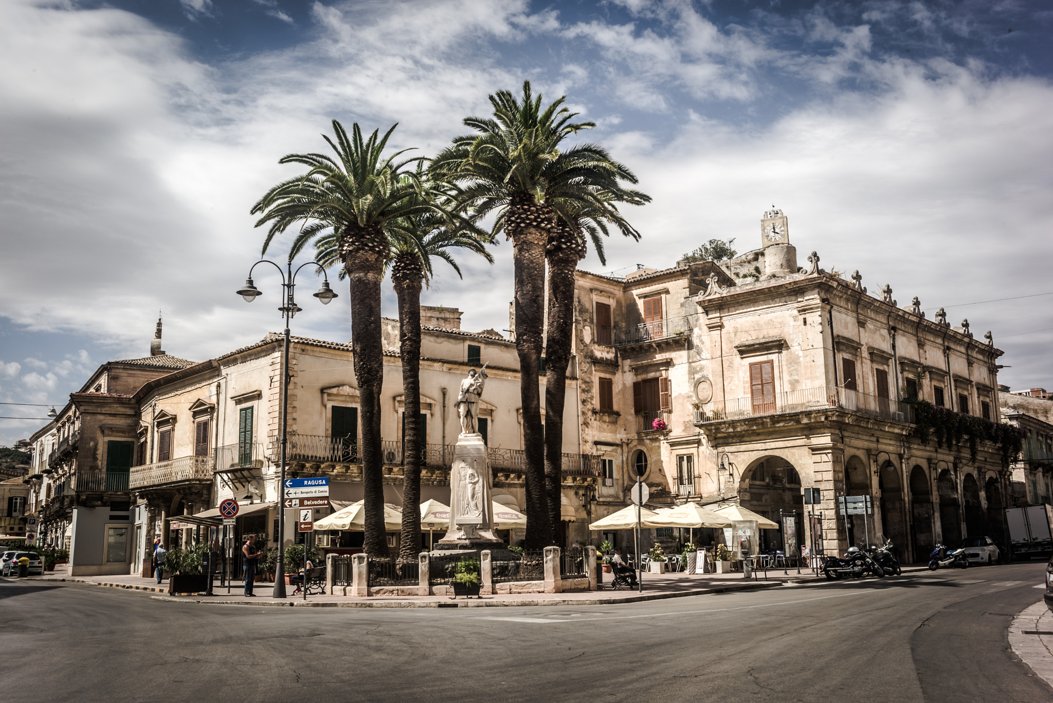 Tele-Elmarit 1:2.8/90 sample photo. The amazing village of modica, sicly photography