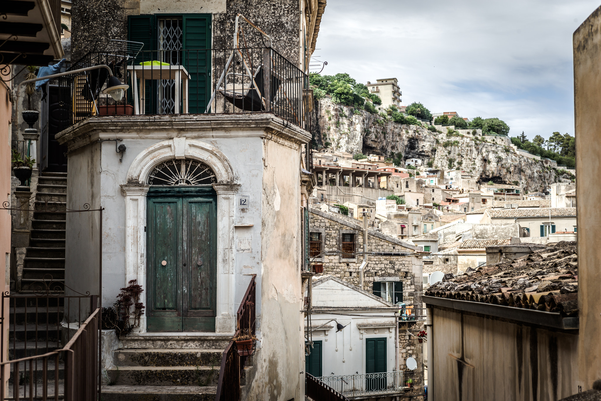 Tele-Elmarit 1:2.8/90 sample photo. The amazing village of modica, sicly photography