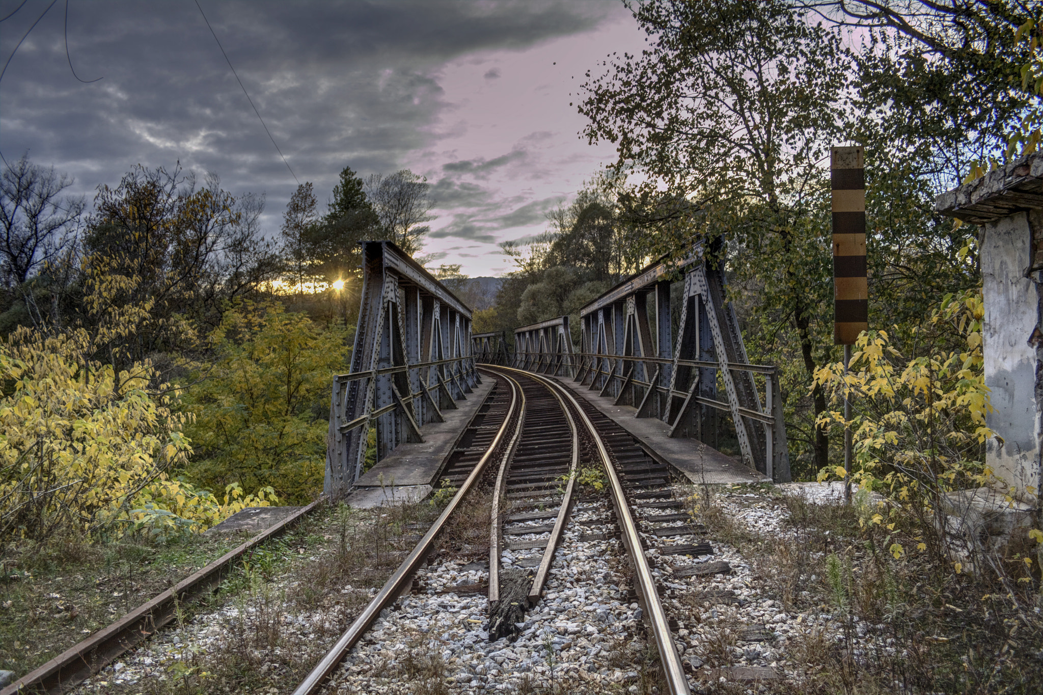 Canon EF-S 18-55mm F3.5-5.6 II sample photo. Railway tracks photography