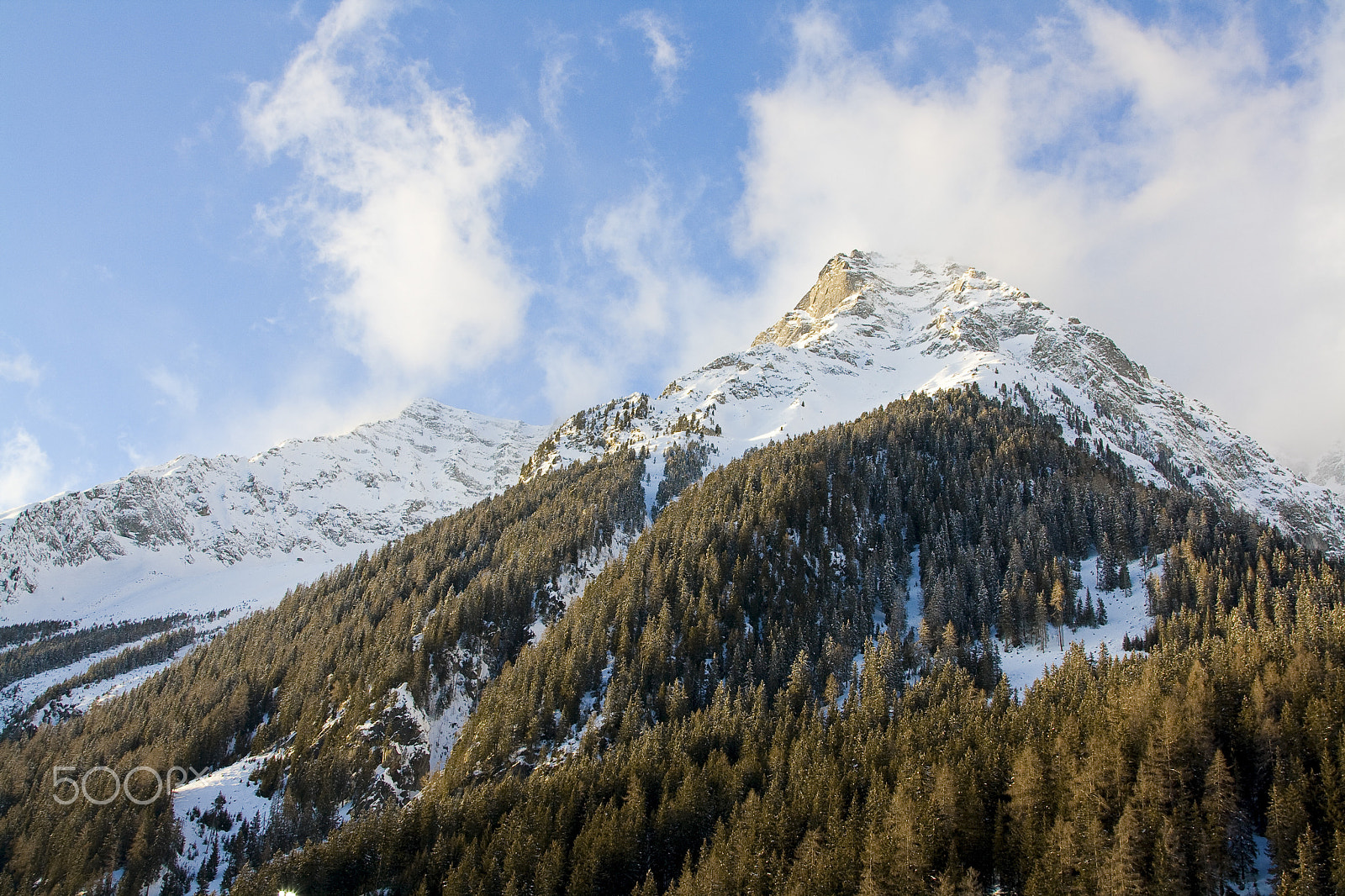 Canon EOS 1000D (EOS Digital Rebel XS / EOS Kiss F) + Canon EF 24-105mm F4L IS USM sample photo. Snow-covered mountain peak photography