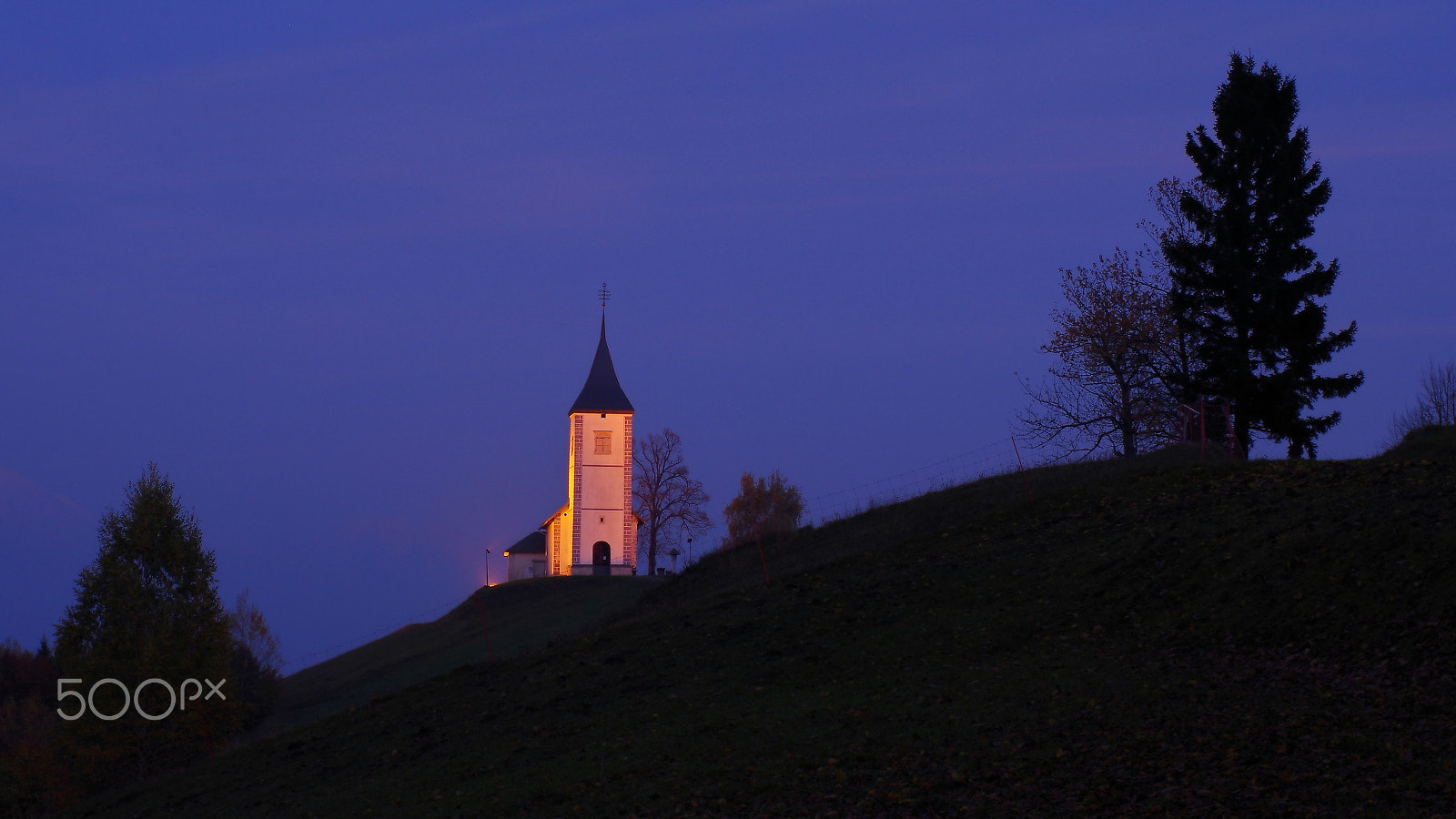 Pentax K-50 + Pentax smc FA 50mm F1.4 sample photo. Jamnik in blue hour photography