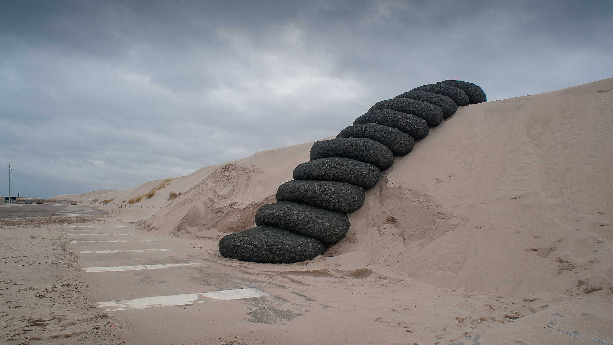 Nikon D700 + AF Nikkor 20mm f/2.8 sample photo. Maasvlakte #4616 photography