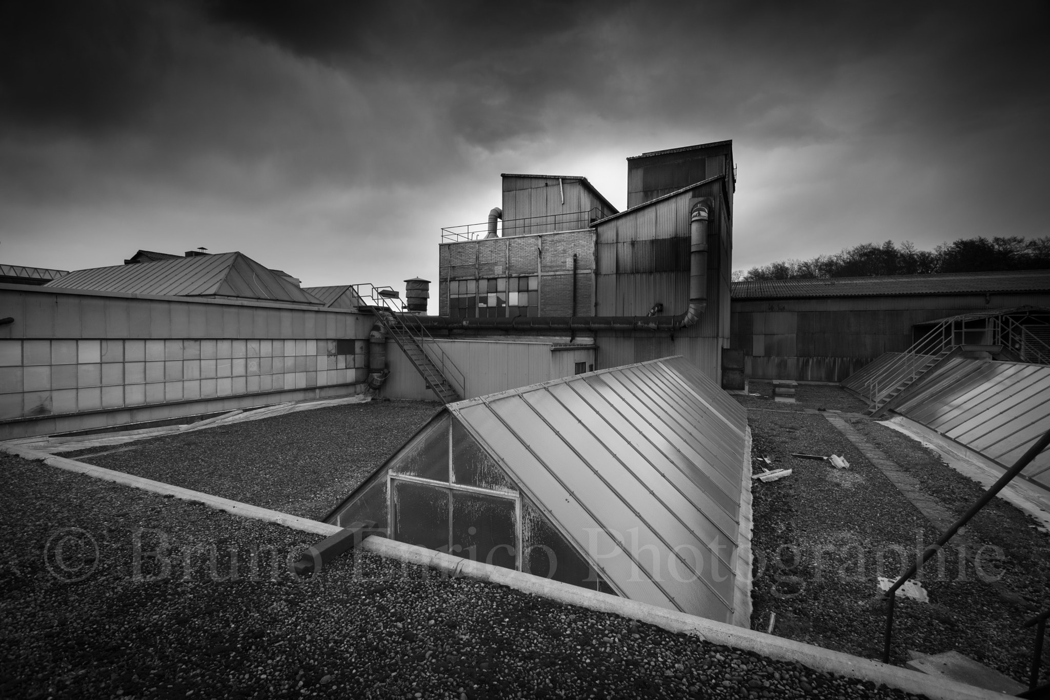 Sony Vario-Sonnar T* 16-35mm F2.8 ZA SSM sample photo. Glass roofs photography