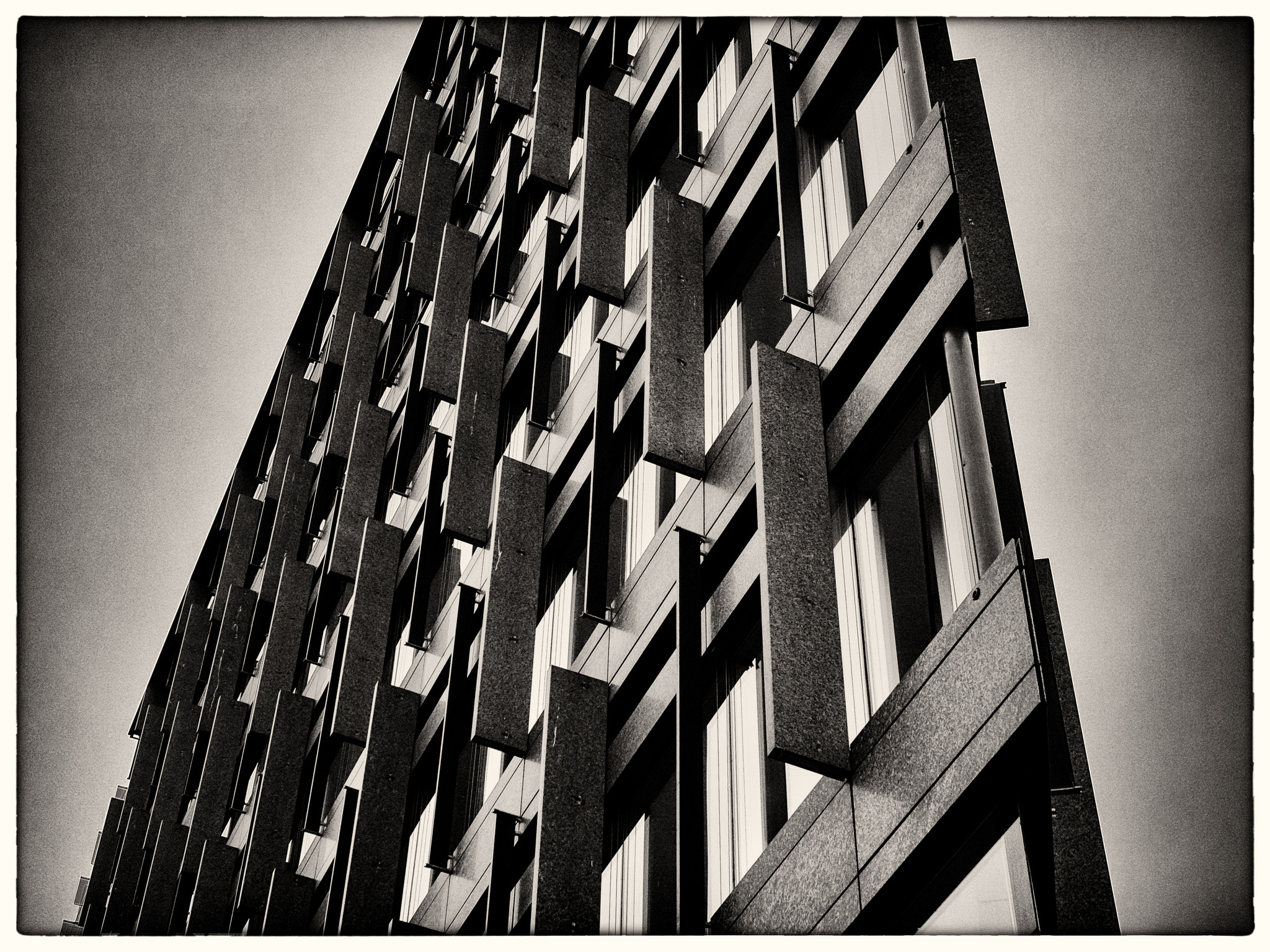 Panasonic Leica DG Summilux 25mm F1.4 II ASPH sample photo. The building photography