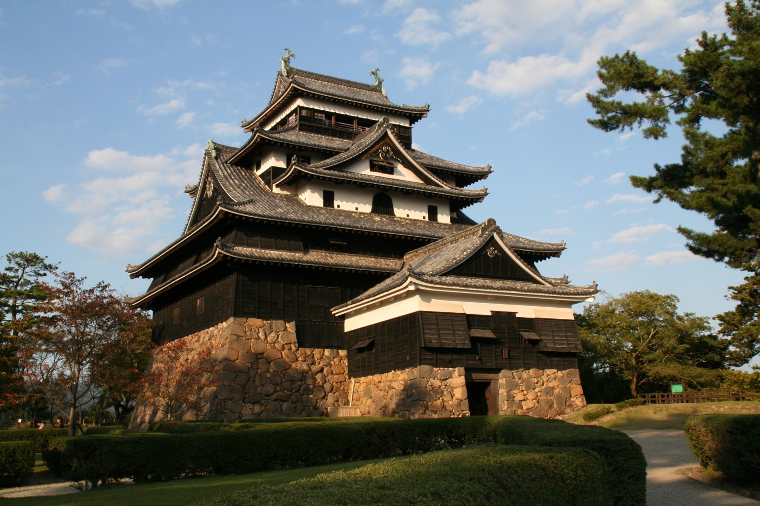 Canon EOS 350D (EOS Digital Rebel XT / EOS Kiss Digital N) sample photo. Matsue castle photography