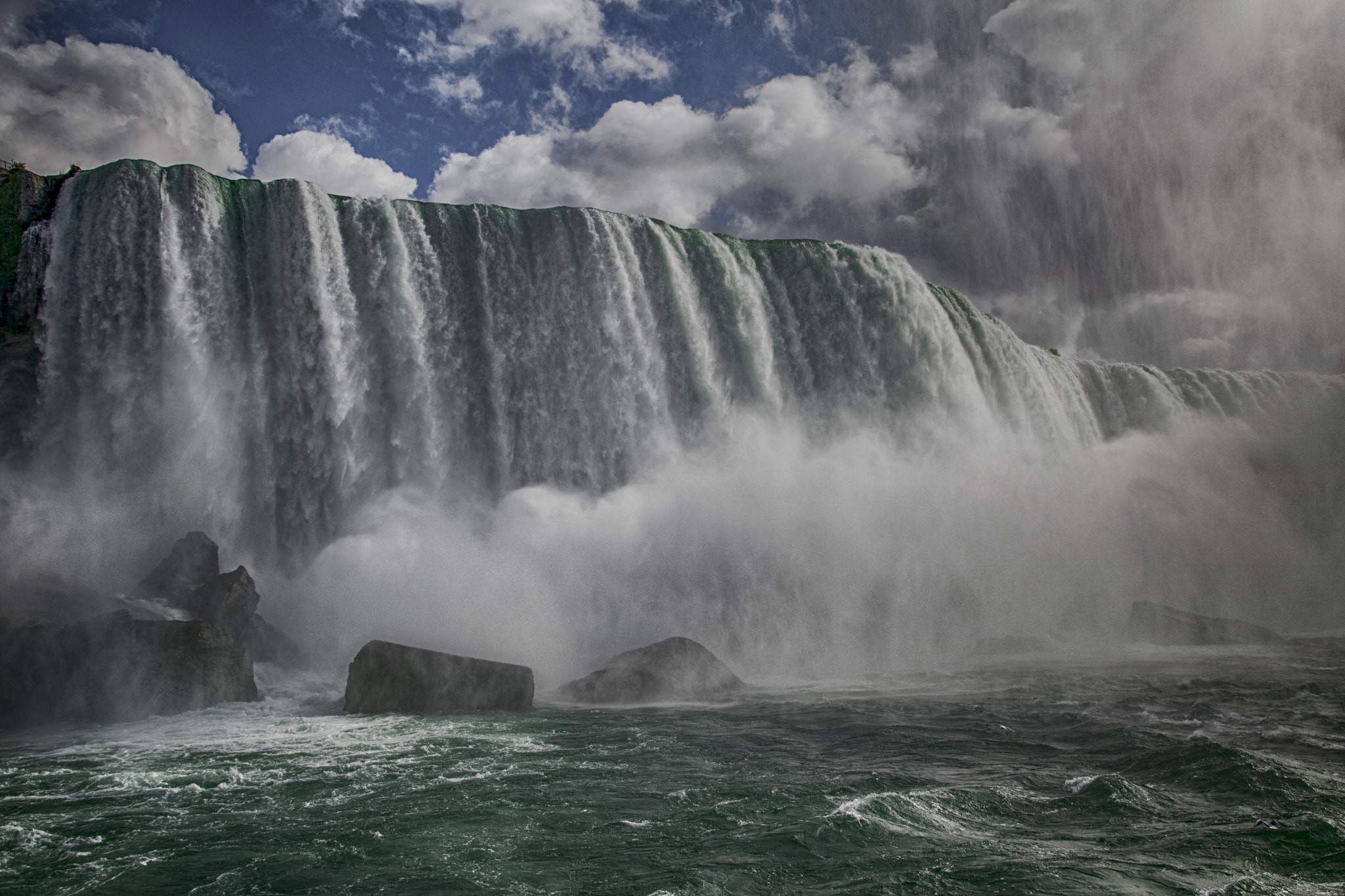Sigma 17-70mm F2.8-4 DC Macro OS HSM sample photo. Niagara close photography