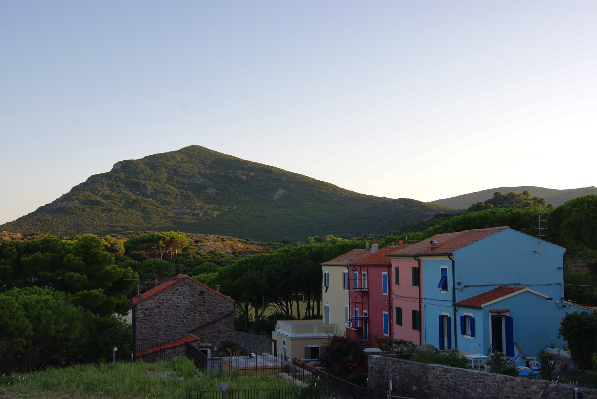 Sony Alpha DSLR-A330 sample photo. Colorful houses photography