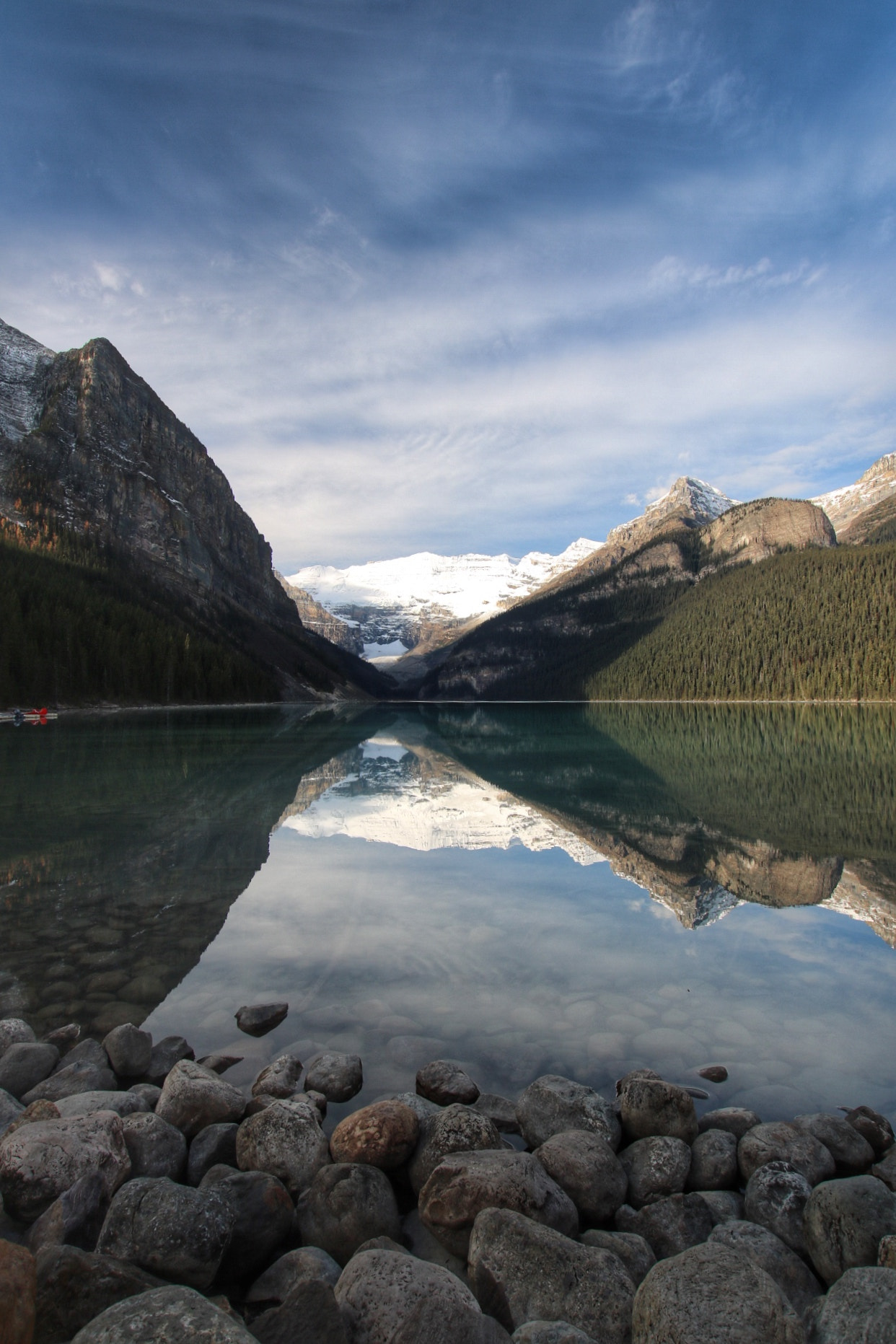 Sigma 10-20mm F3.5 EX DC HSM sample photo. Lake louise on a calm october morning photography