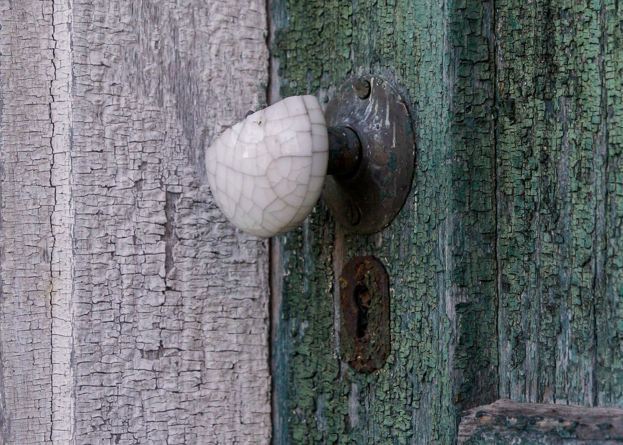 Tamron SP AF 17-50mm F2.8 XR Di II LD Aspherical (IF) sample photo. Half a pearl doorknob photography