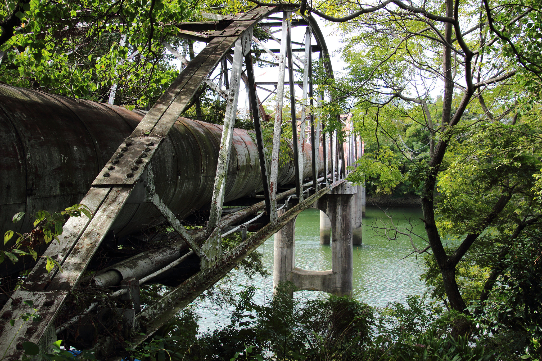 Canon EOS 100D (EOS Rebel SL1 / EOS Kiss X7) sample photo. Railroad bridge photography