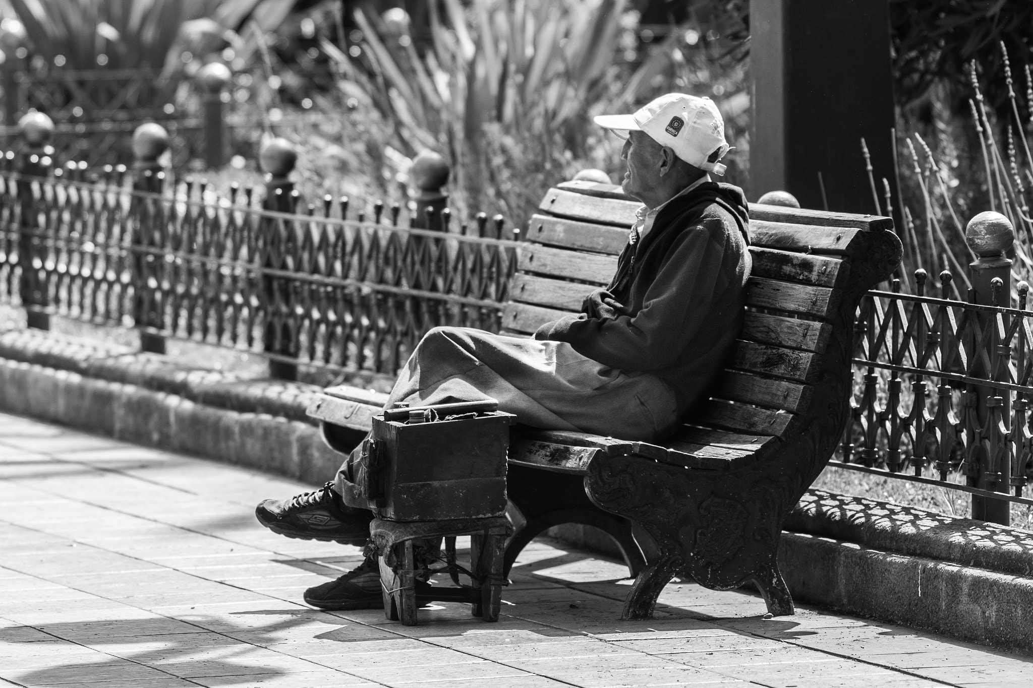 Canon EF 200mm F2.8L II USM sample photo. Old man photography