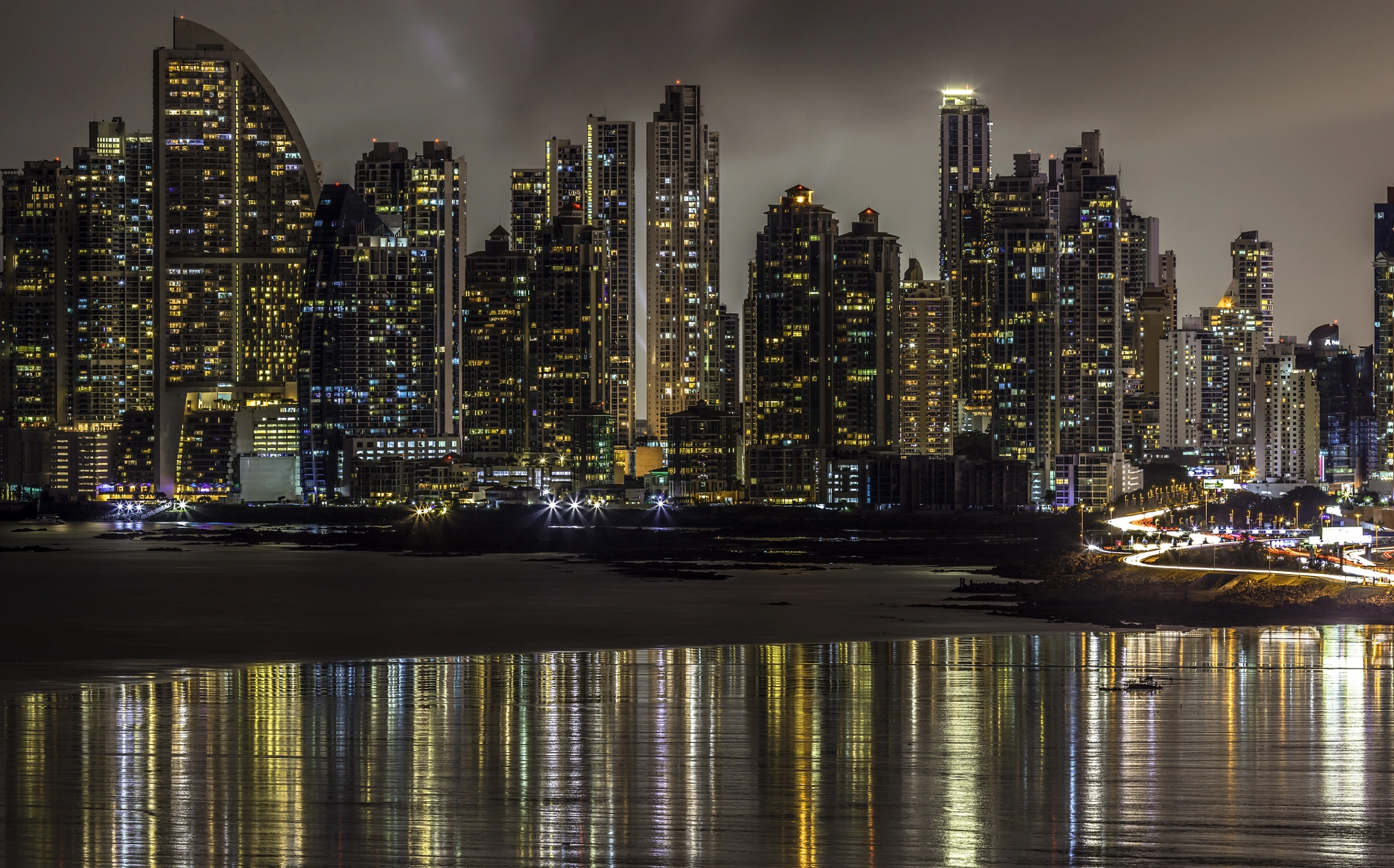Canon EOS 5DS R + Canon EF 100-400mm F4.5-5.6L IS USM sample photo. Panama lights photography