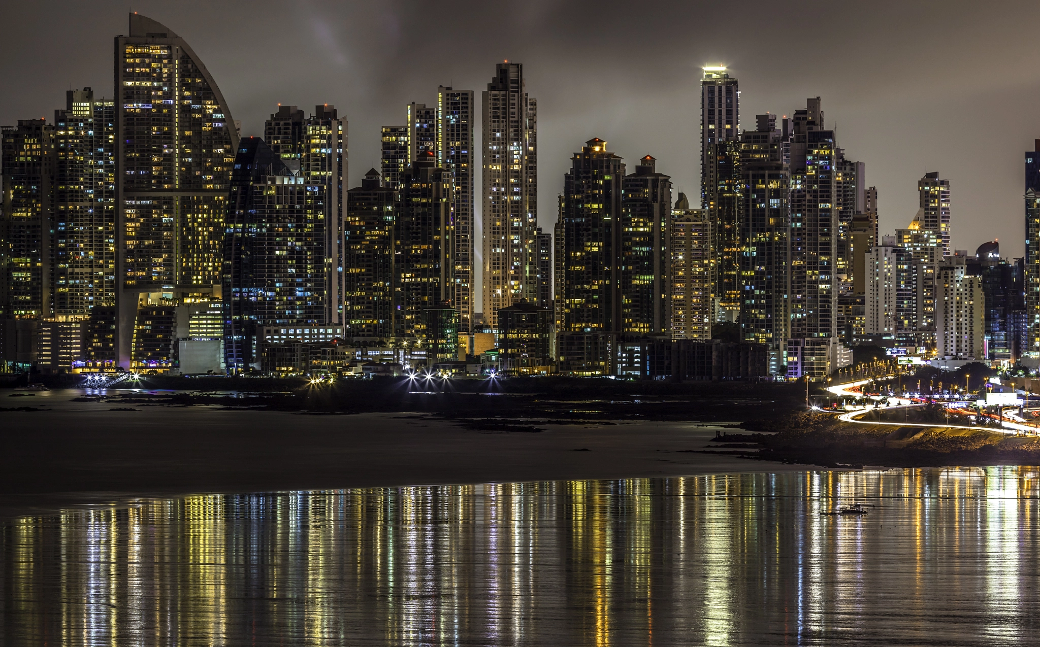 Canon EF 100-400mm F4.5-5.6L IS USM sample photo. Panama lights photography