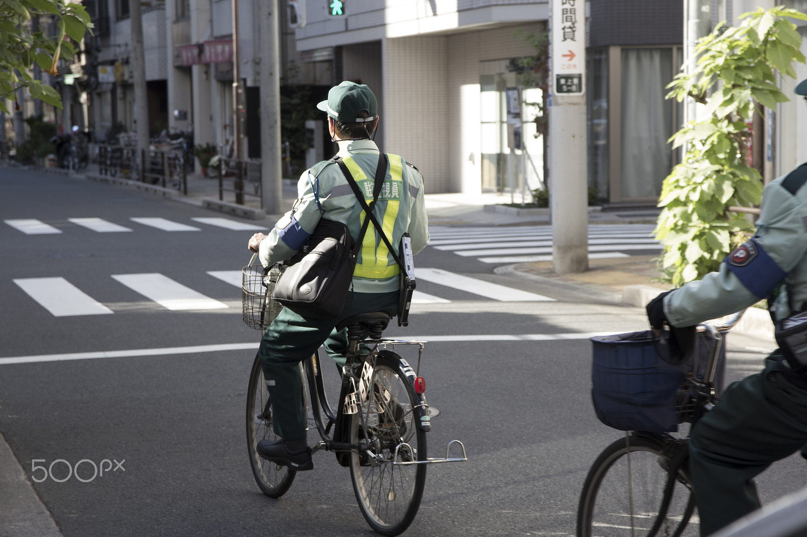 Sigma 17-70mm F2.8-4 DC Macro OS HSM sample photo. Officer photography